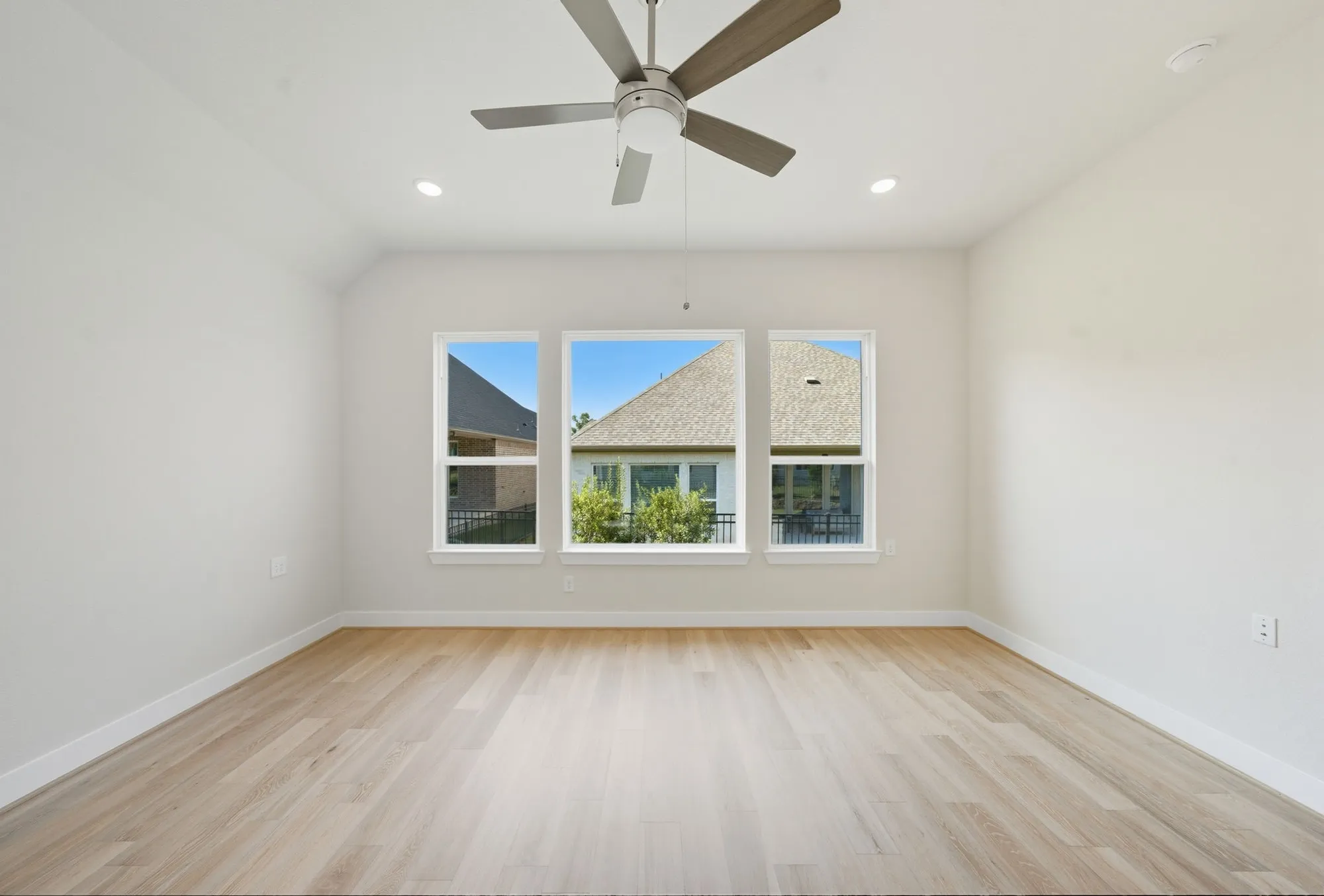 Property Slideshow image 32 of 49 | 10029 larkin cv, Willis, TX, 77318