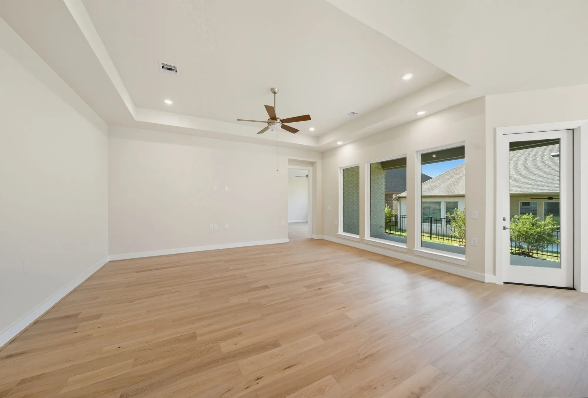 Property Slideshow image 9 of 49 | 10029 larkin cv, Willis, TX, 77318