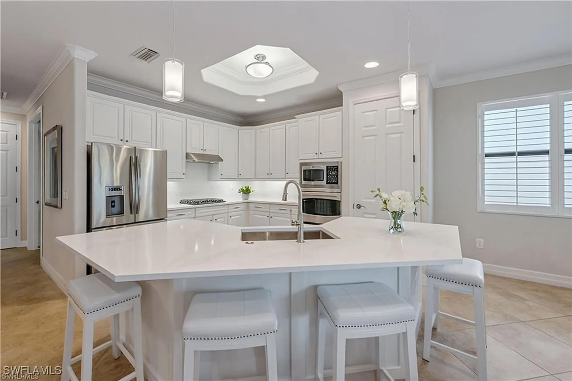 Property Slideshow image 8 of 50 | 3058 aviamar cir, Naples, FL, 34114