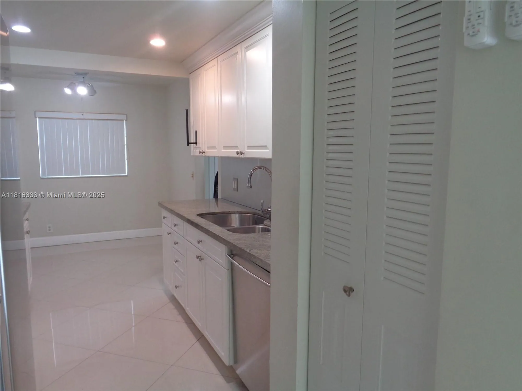 Property Slideshow image 23 of 46 | 900 sw 125th way r112, Pembroke Pines, FL, 33027
