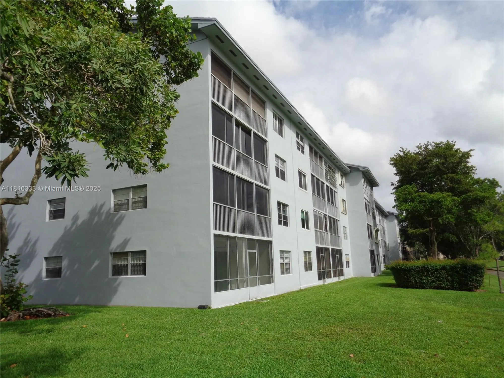 Property Slideshow image 4 of 46 | 900 sw 125th way r112, Pembroke Pines, FL, 33027