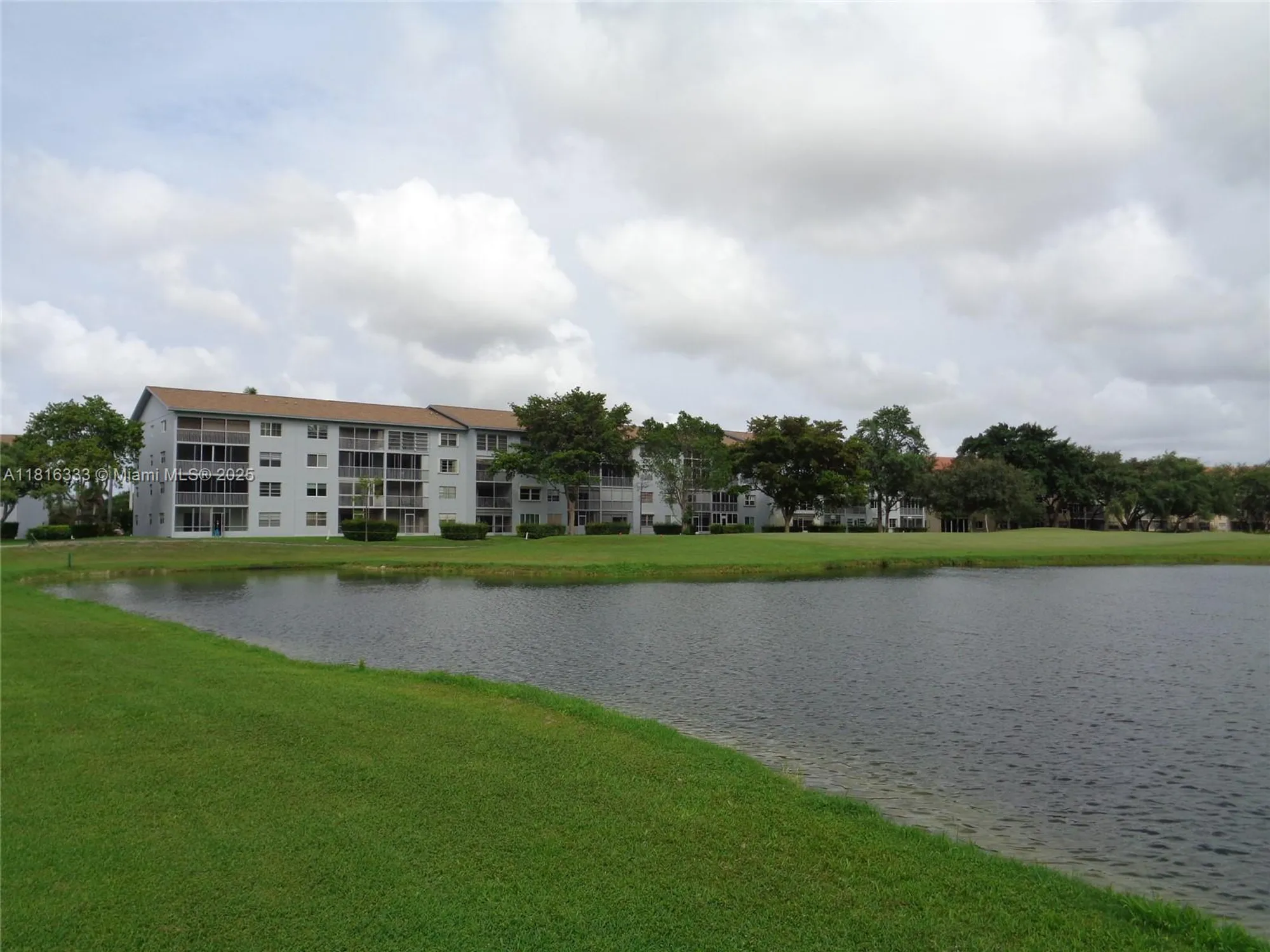 Property Slideshow image 9 of 46 | 900 sw 125th way r112, Pembroke Pines, FL, 33027
