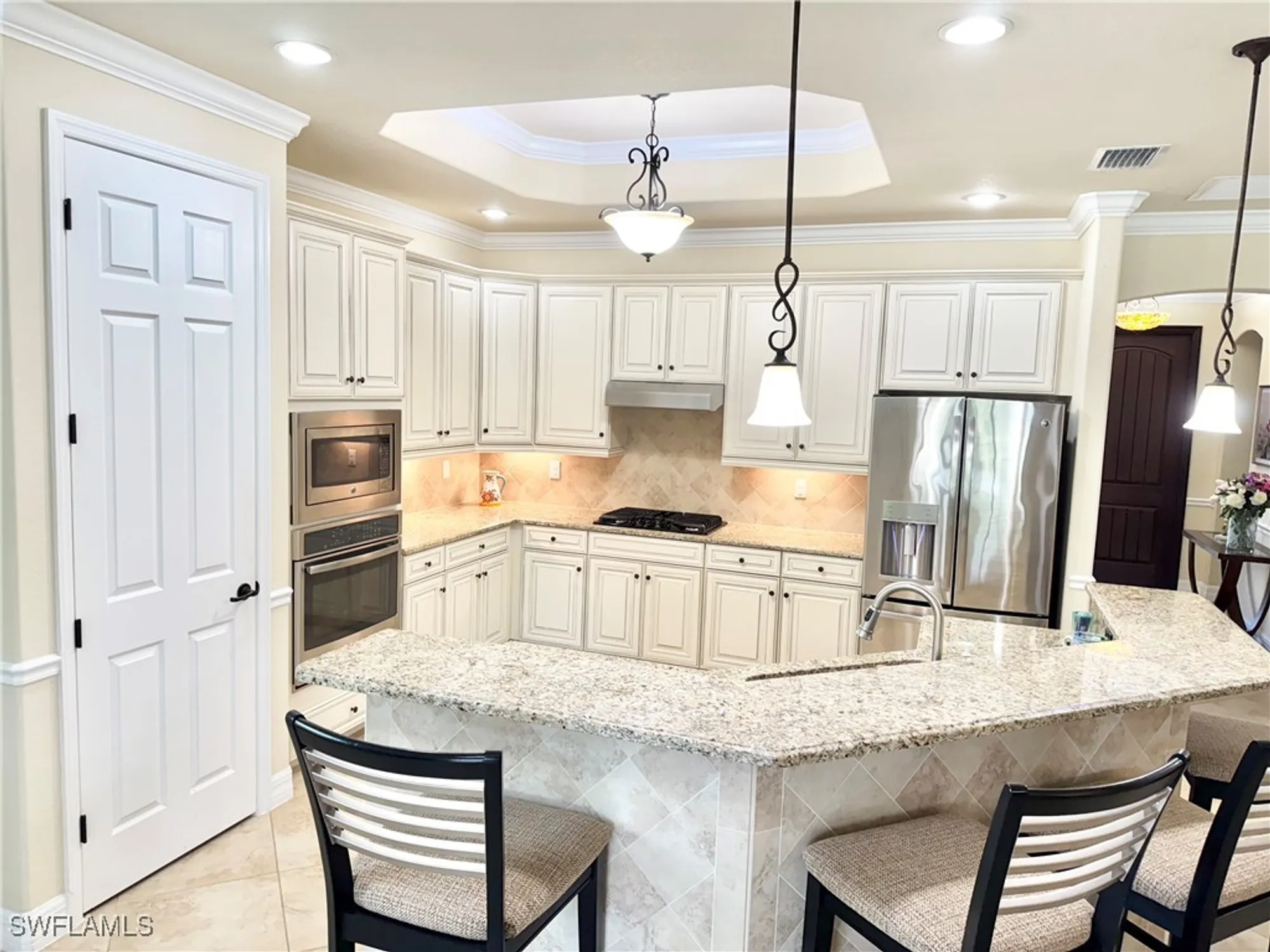 Property Slideshow image 14 of 37 | 2930 aviamar cir, Naples, FL, 34114