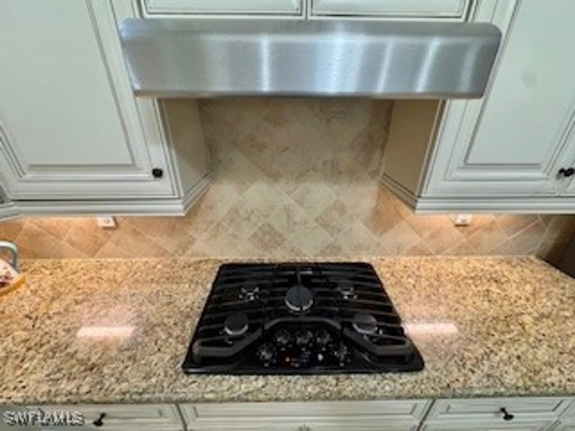 Property Slideshow image 15 of 37 | 2930 aviamar cir, Naples, FL, 34114