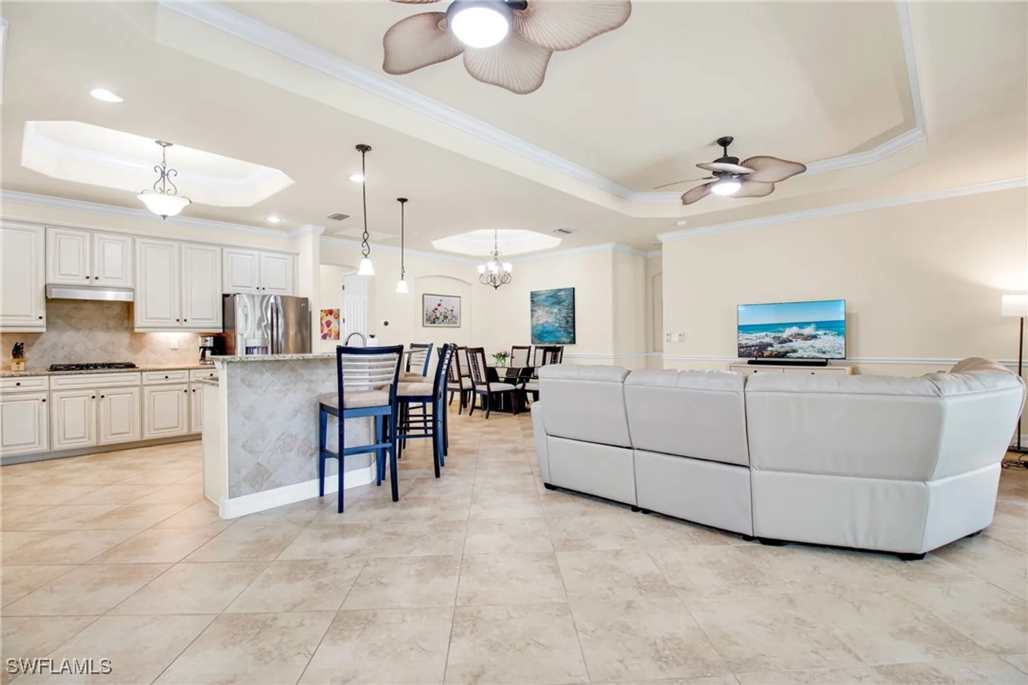 Property Slideshow image 11 of 37 | 2930 aviamar cir, Naples, FL, 34114