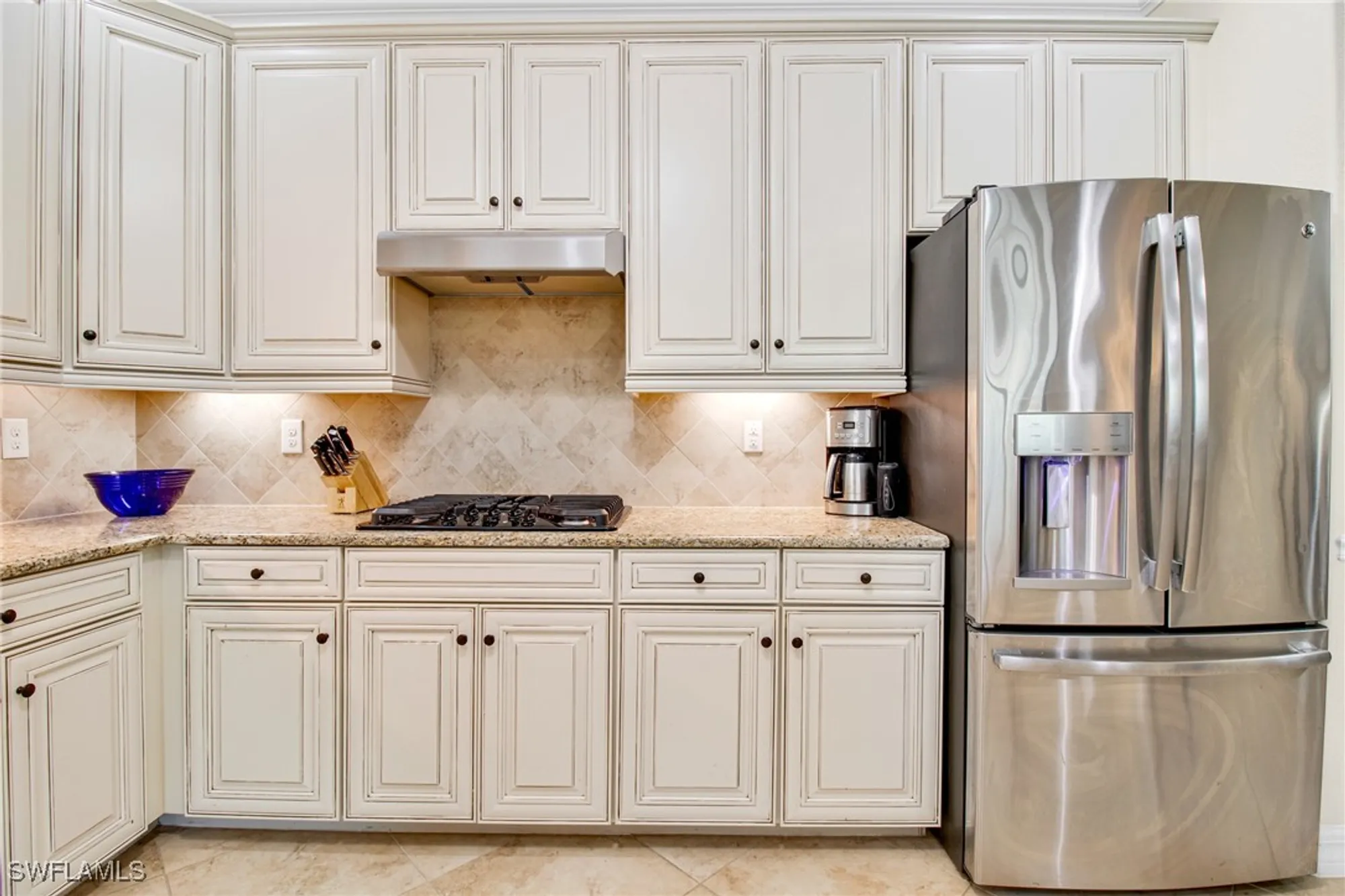 Property Slideshow image 13 of 37 | 2930 aviamar cir, Naples, FL, 34114