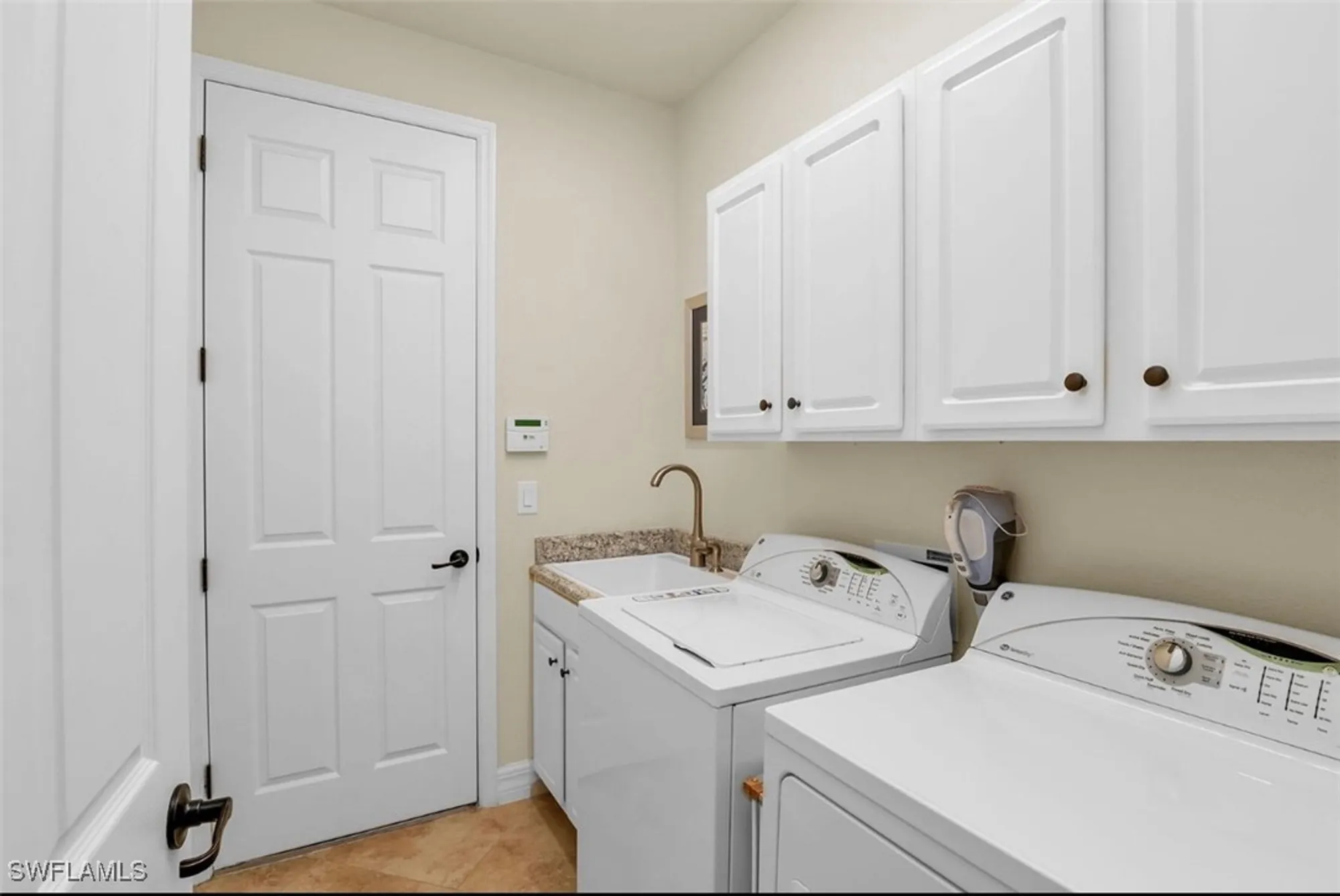 Property Slideshow image 26 of 37 | 2930 aviamar cir, Naples, FL, 34114