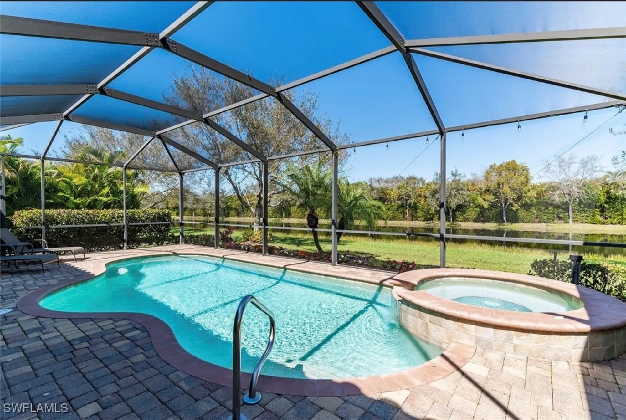 Property Slideshow image 27 of 37 | 2930 aviamar cir, Naples, FL, 34114
