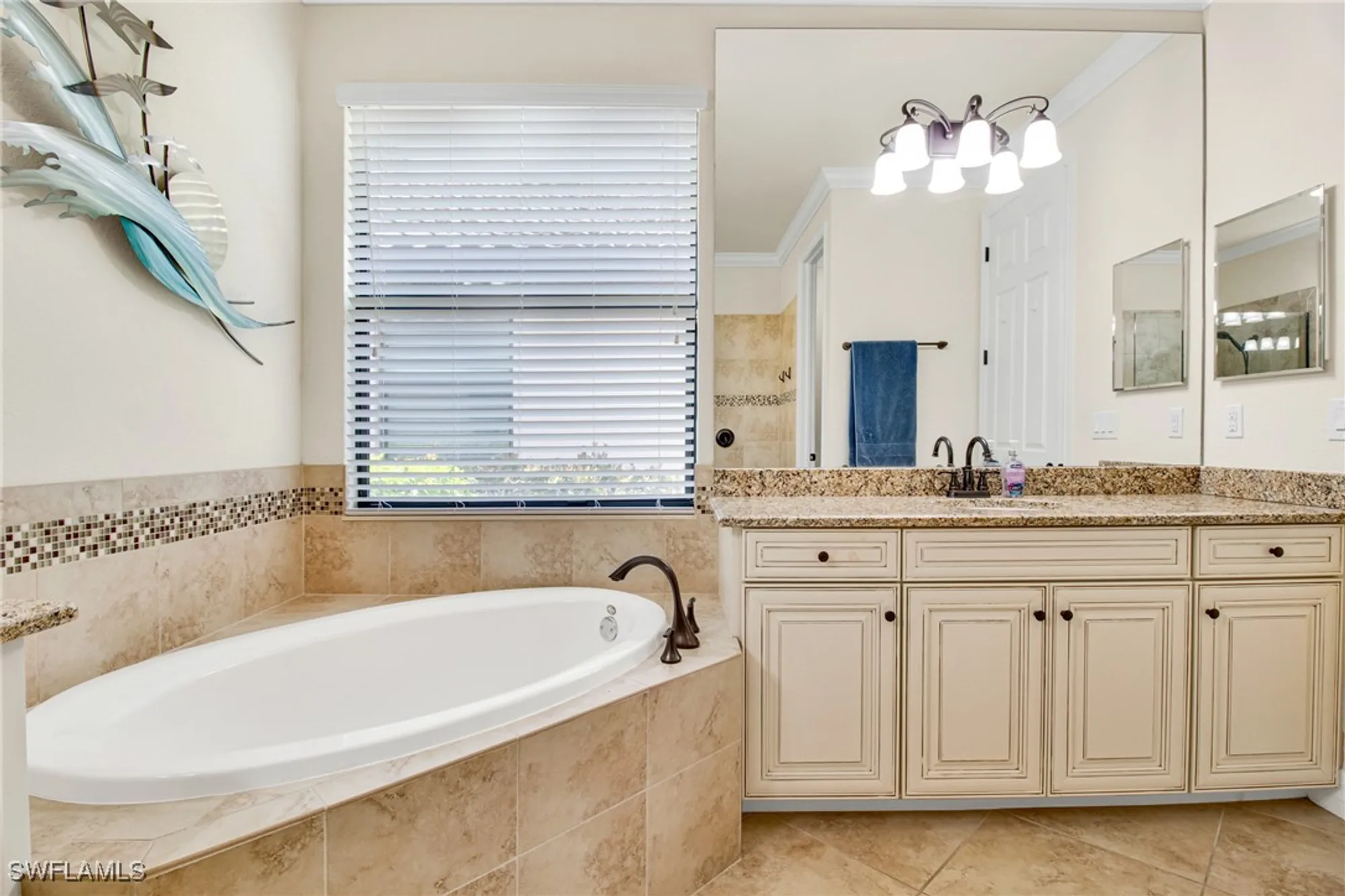 Property Slideshow image 20 of 37 | 2930 aviamar cir, Naples, FL, 34114