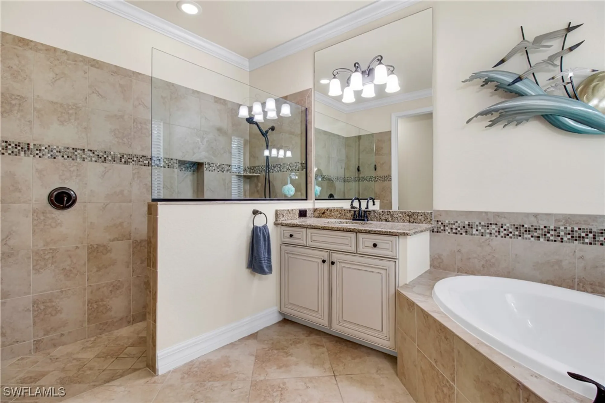 Property Slideshow image 21 of 37 | 2930 aviamar cir, Naples, FL, 34114