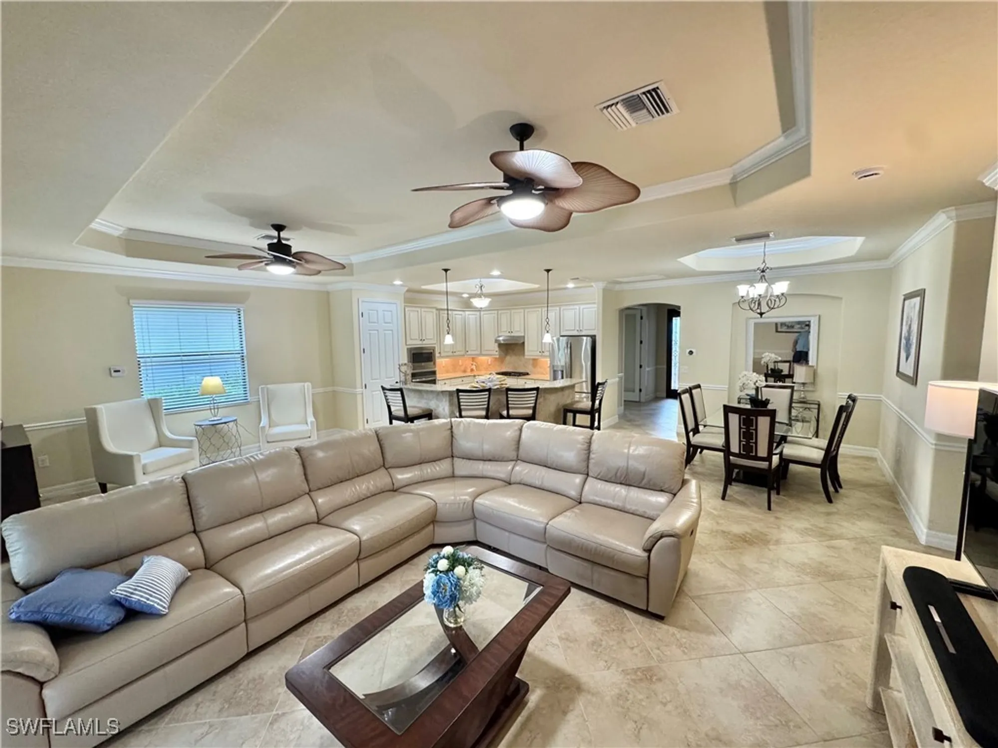 Property Slideshow image 8 of 37 | 2930 aviamar cir, Naples, FL, 34114