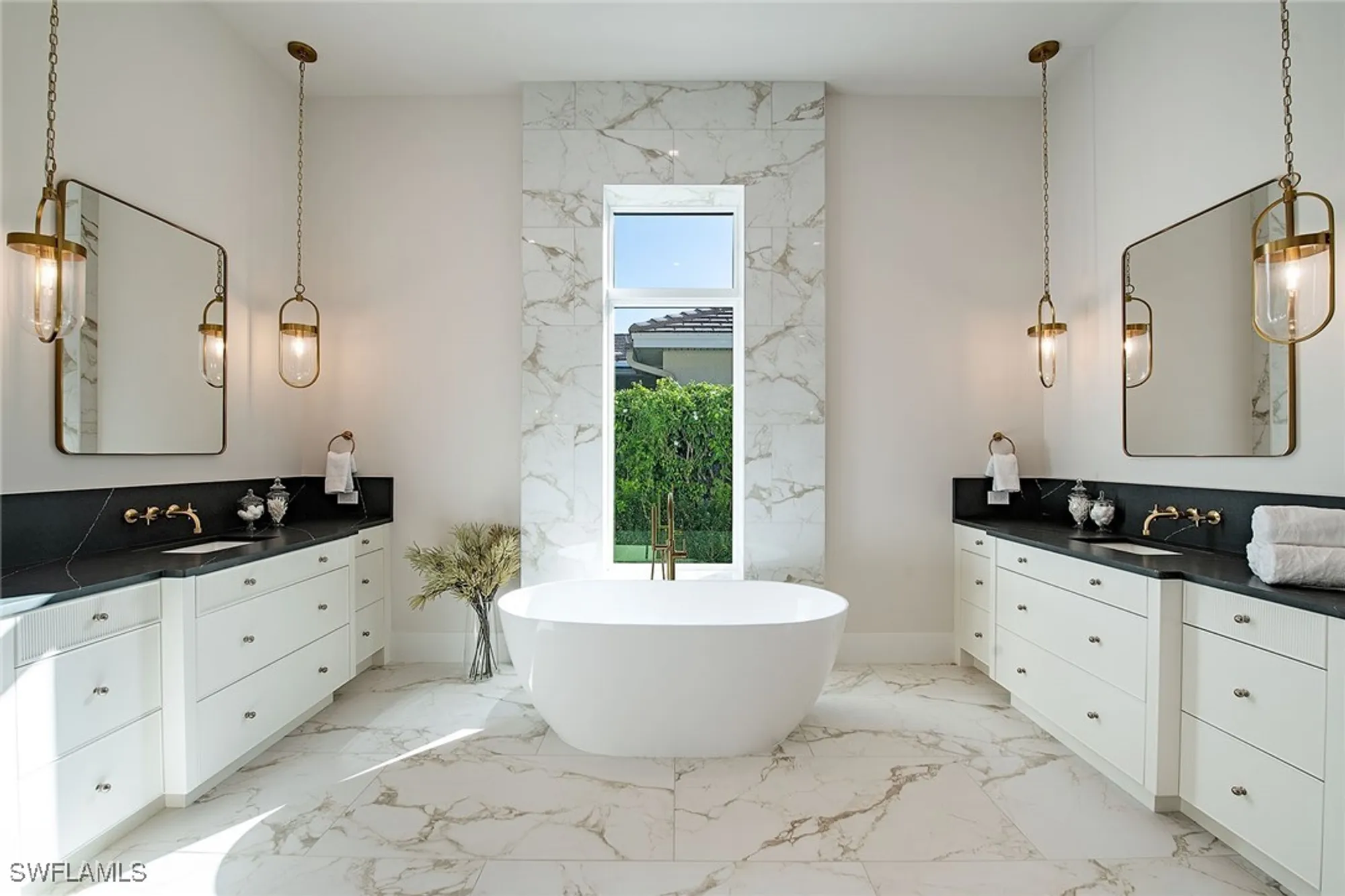 Property Slideshow image 9 of 39 | 777 binnacle dr, Naples, FL, 34103