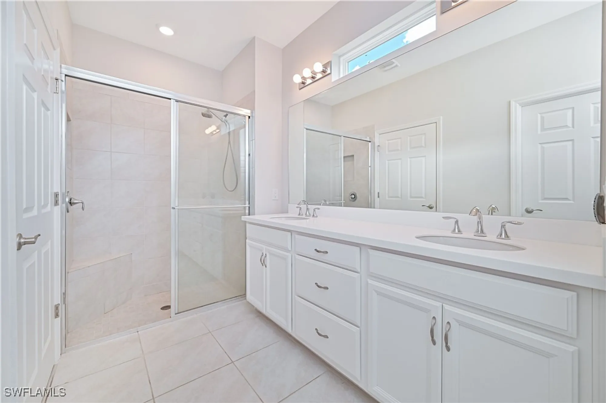 Property Slideshow image 22 of 31 | 2113 summersweet dr, Alva, FL, 33920