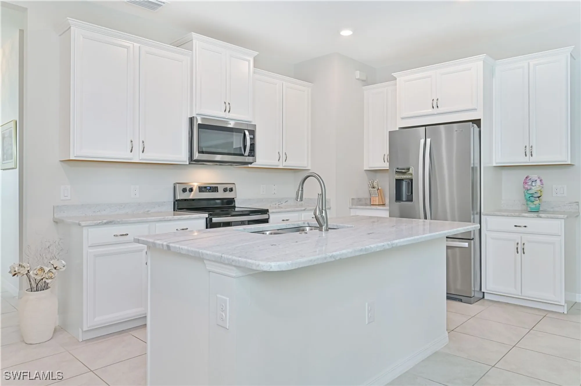 Property Slideshow image 9 of 31 | 2113 summersweet dr, Alva, FL, 33920