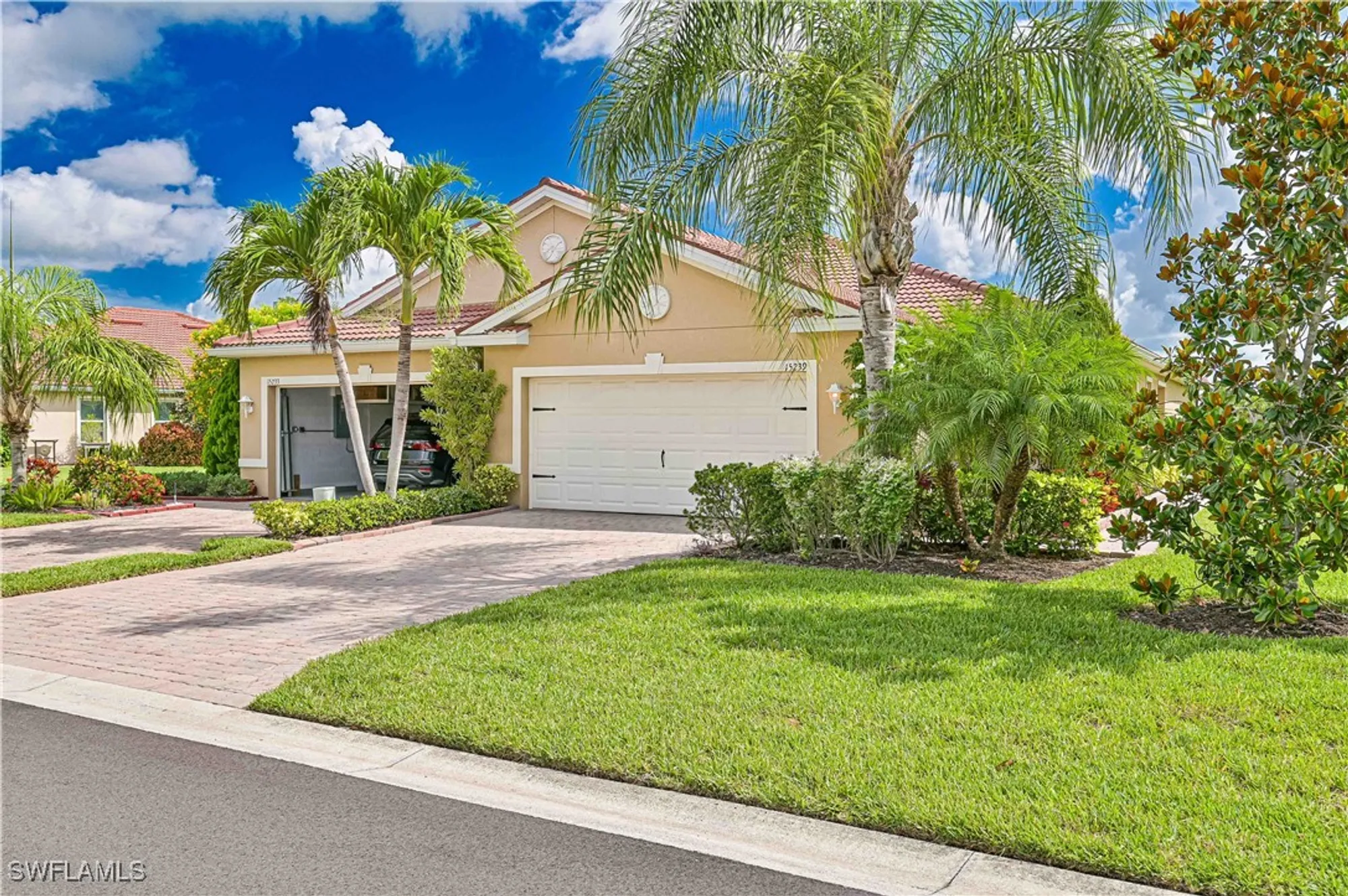 Property Slideshow image 1 of 42 | 15239 ligustrum ln, Alva, FL, 33920