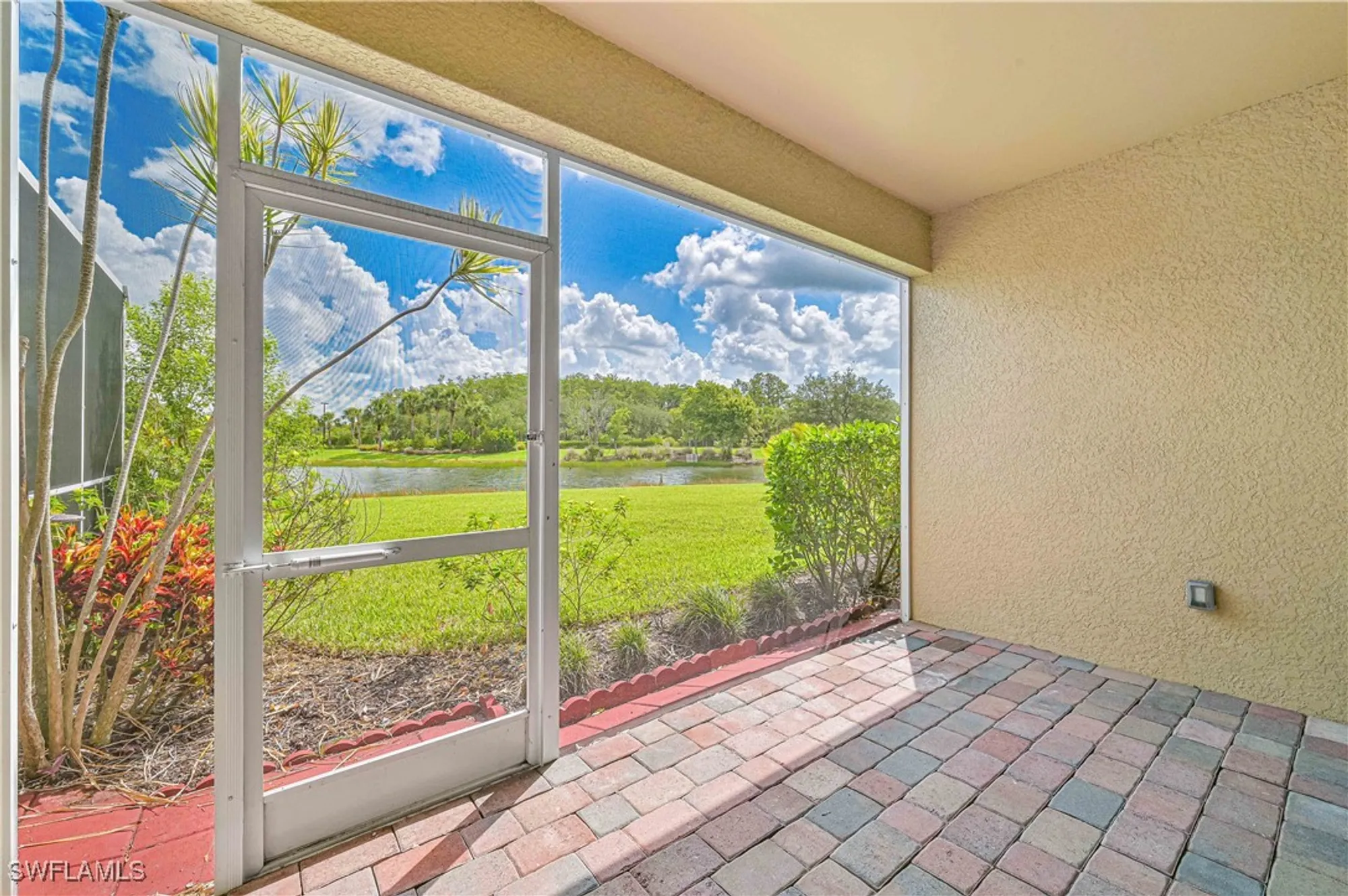 Property Slideshow image 10 of 42 | 15239 ligustrum ln, Alva, FL, 33920
