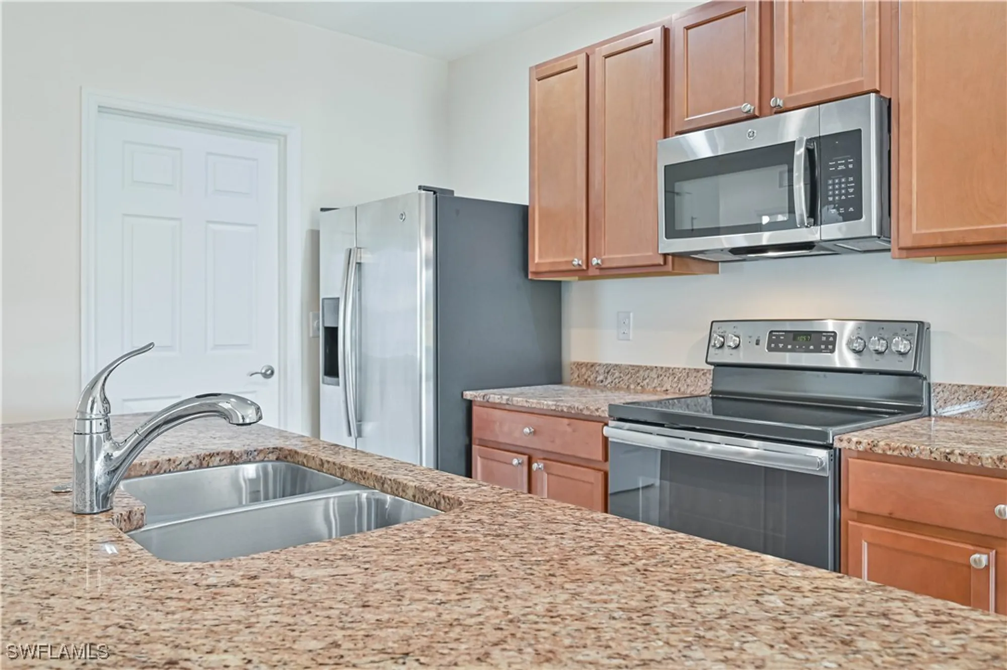 Property Slideshow image 20 of 42 | 15239 ligustrum ln, Alva, FL, 33920