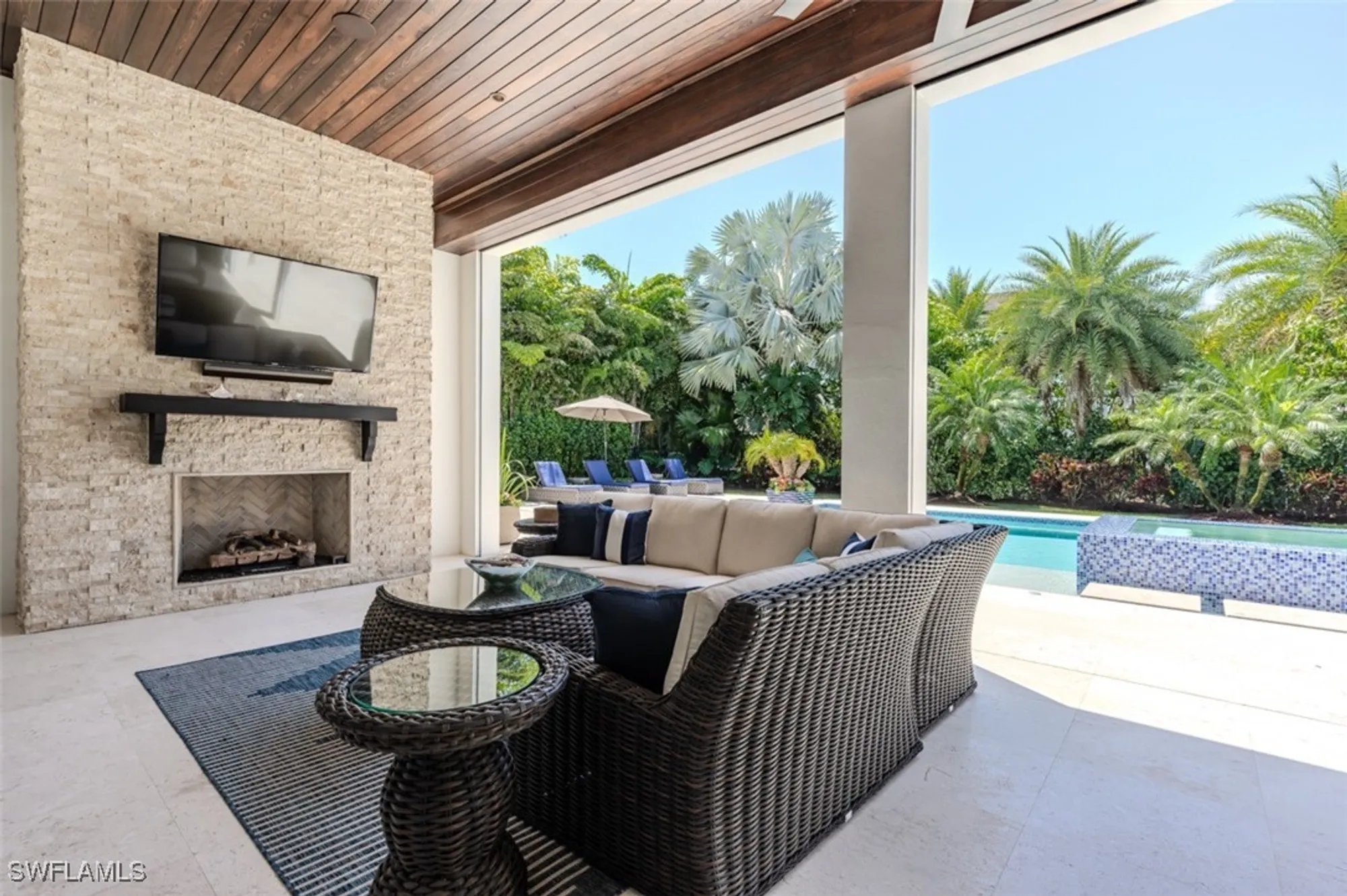 Property Slideshow image 34 of 44 | 702 bobwhite ln, Naples, FL, 34108