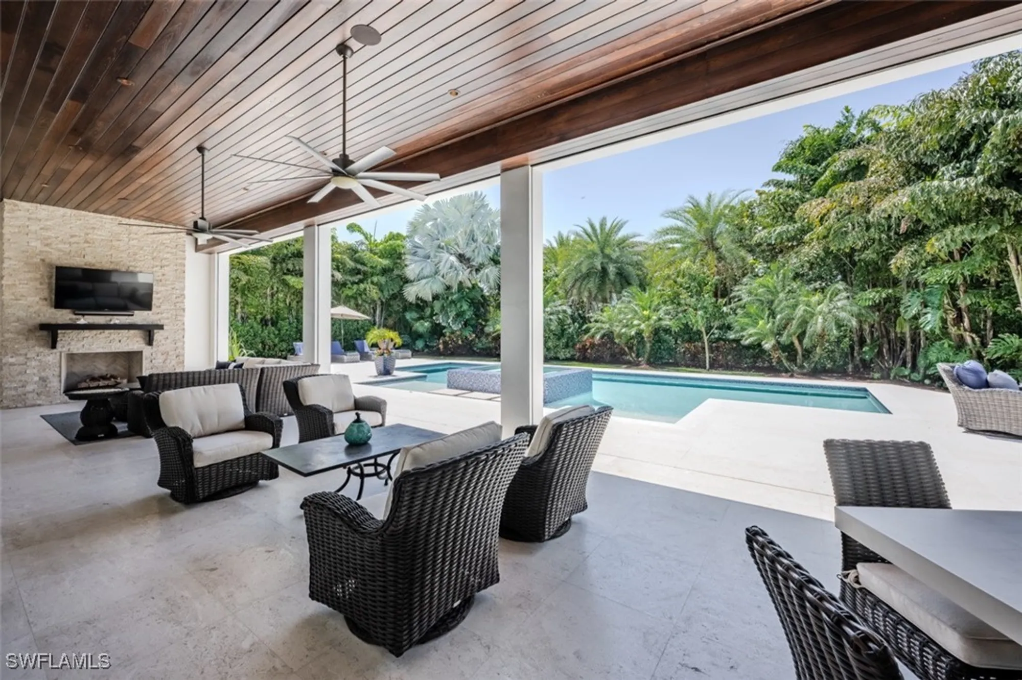 Property Slideshow image 35 of 44 | 702 bobwhite ln, Naples, FL, 34108