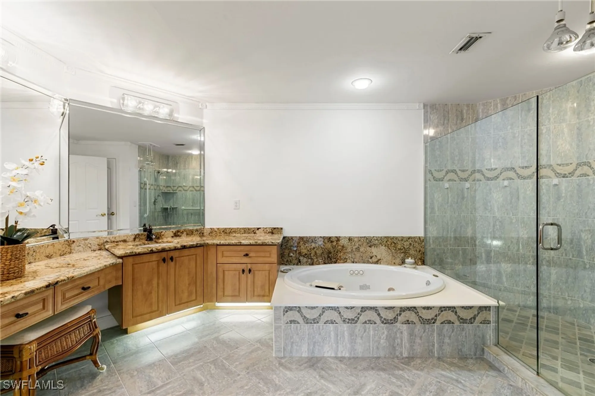 Property Slideshow image 8 of 21 | 25051 banbridge ct 202, Bonita Springs, FL, 34134