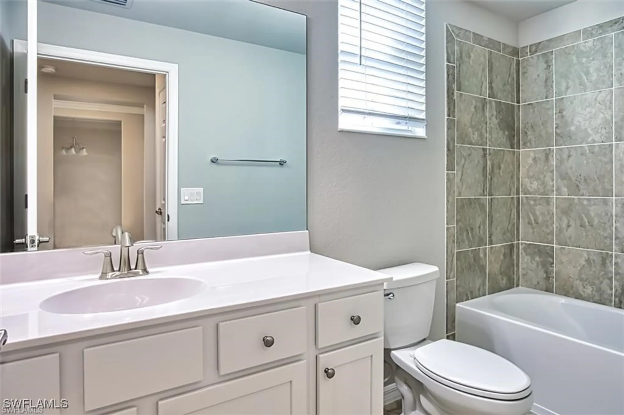 Property Slideshow image 17 of 22 | 10720 palazzo way 206, Fort Myers, FL, 33913