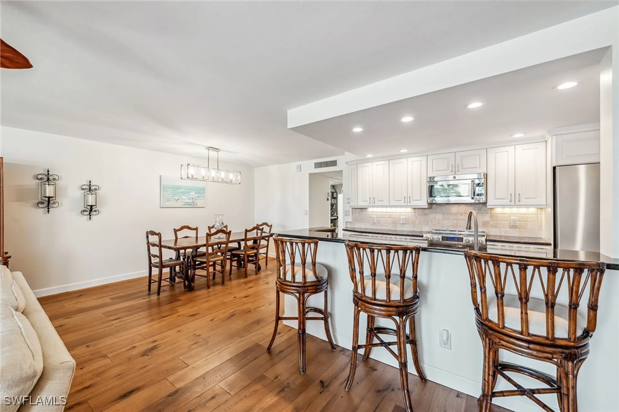 Property Slideshow image 11 of 27 | 3000 gulf shore blvd 207, Naples, FL, 34103