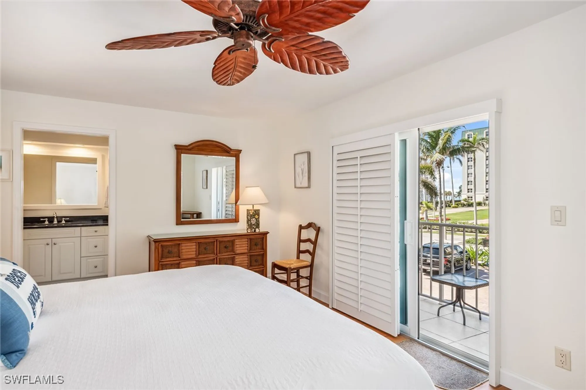 Property Slideshow image 13 of 27 | 3000 gulf shore blvd 207, Naples, FL, 34103