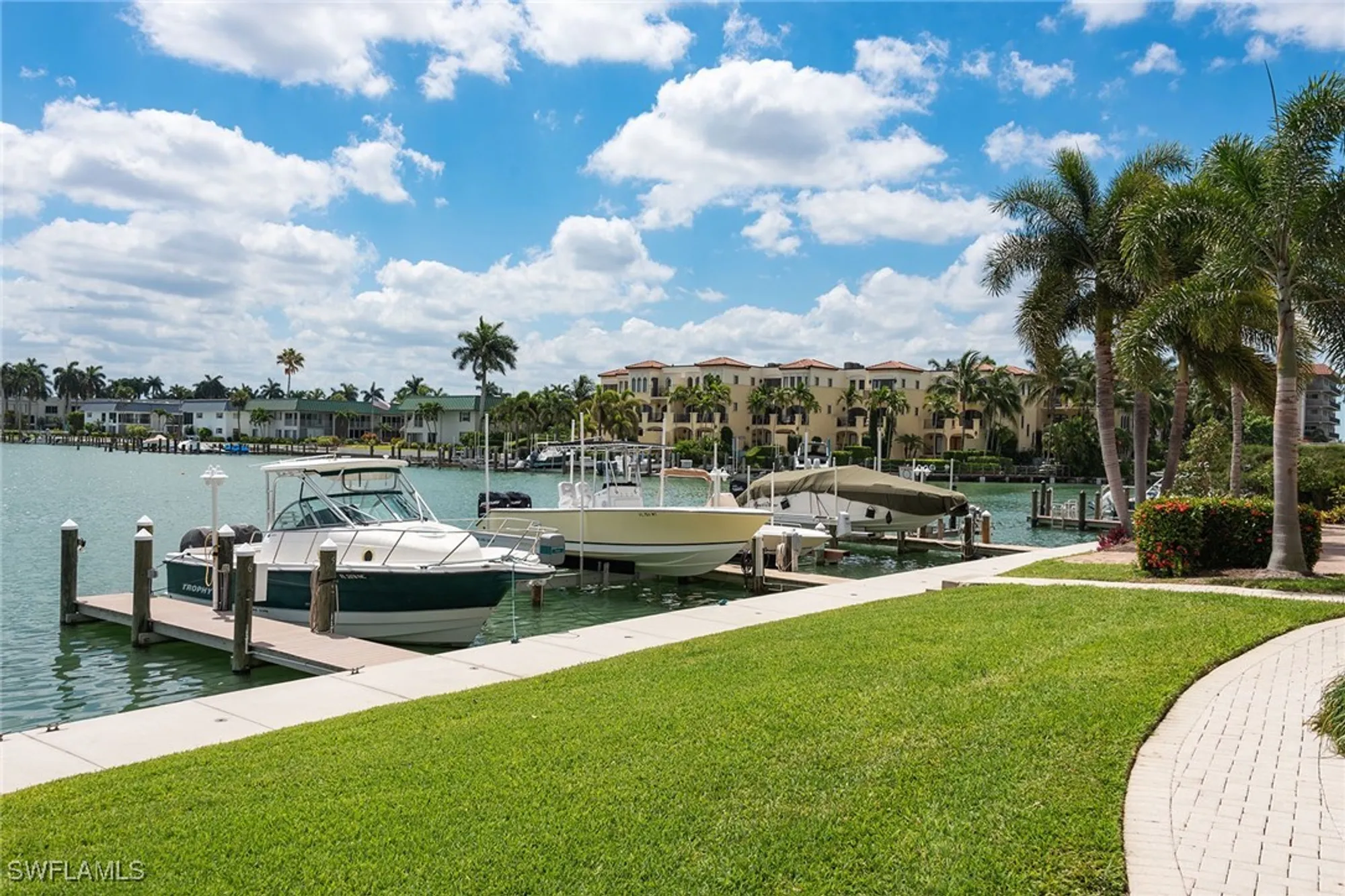 Property Slideshow image 25 of 27 | 3000 gulf shore blvd 207, Naples, FL, 34103