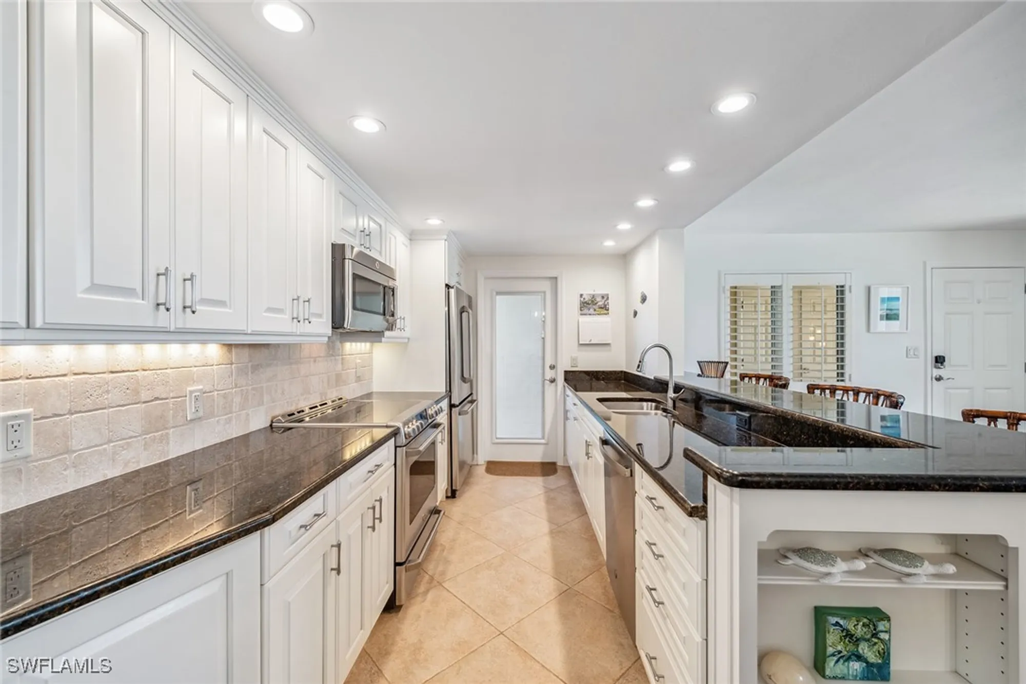 Property Slideshow image 5 of 27 | 3000 gulf shore blvd 207, Naples, FL, 34103