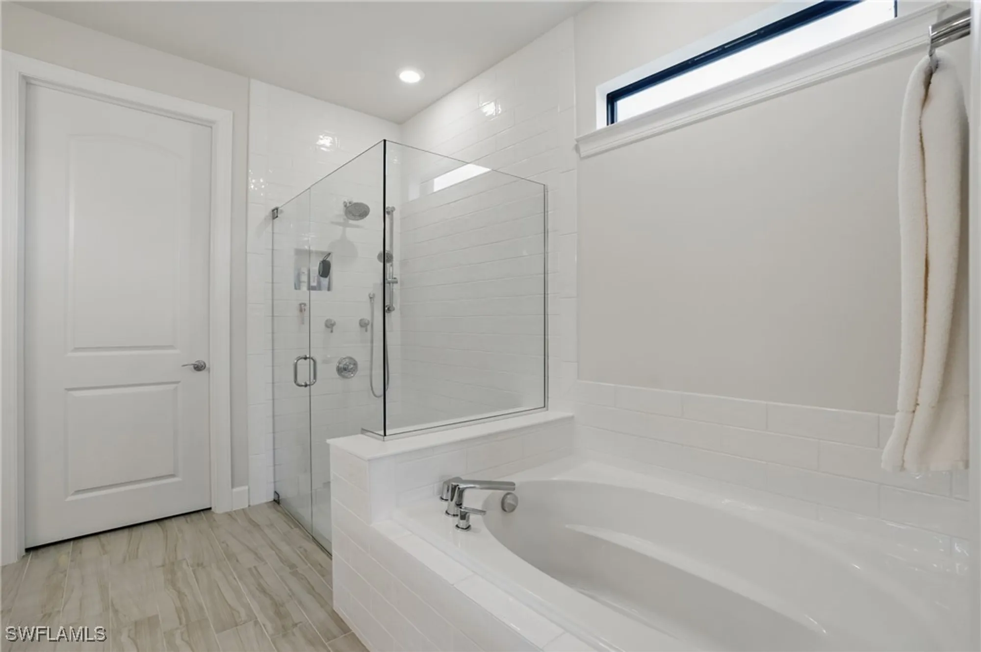 Property Slideshow image 16 of 38 | 12905 hadley ct, Fort Myers, FL, 33913