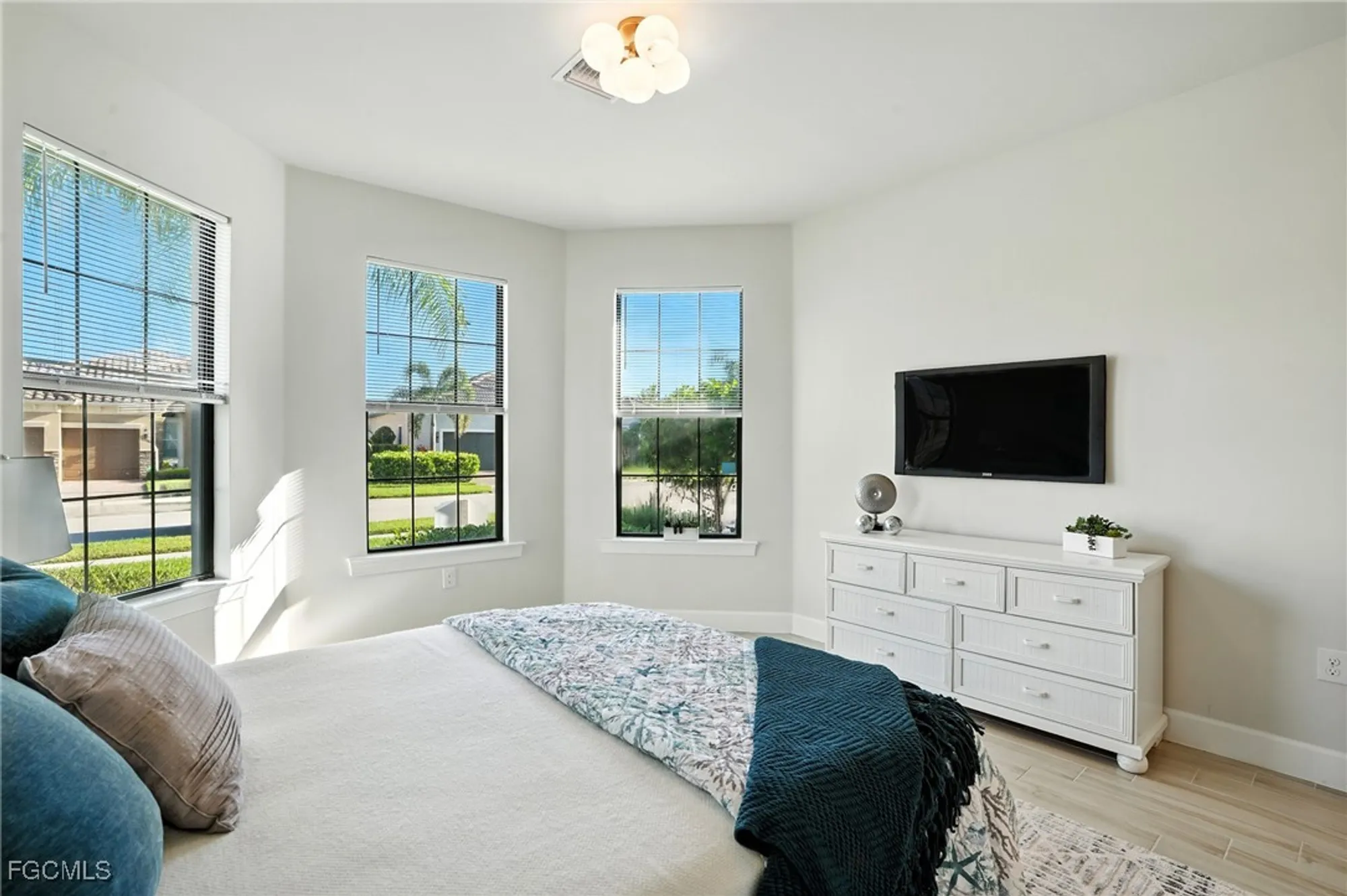 Property Slideshow image 18 of 38 | 12905 hadley ct, Fort Myers, FL, 33913