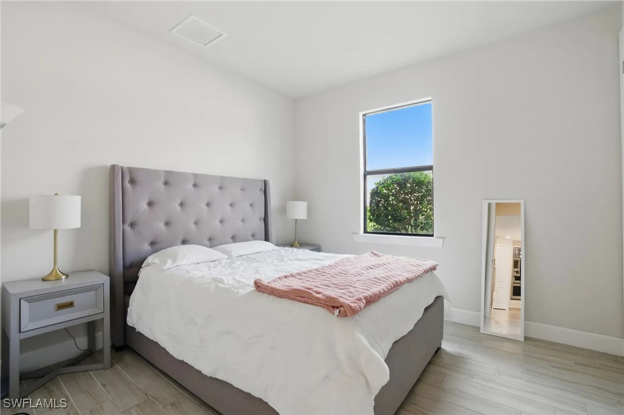 Property Slideshow image 19 of 38 | 12905 hadley ct, Fort Myers, FL, 33913