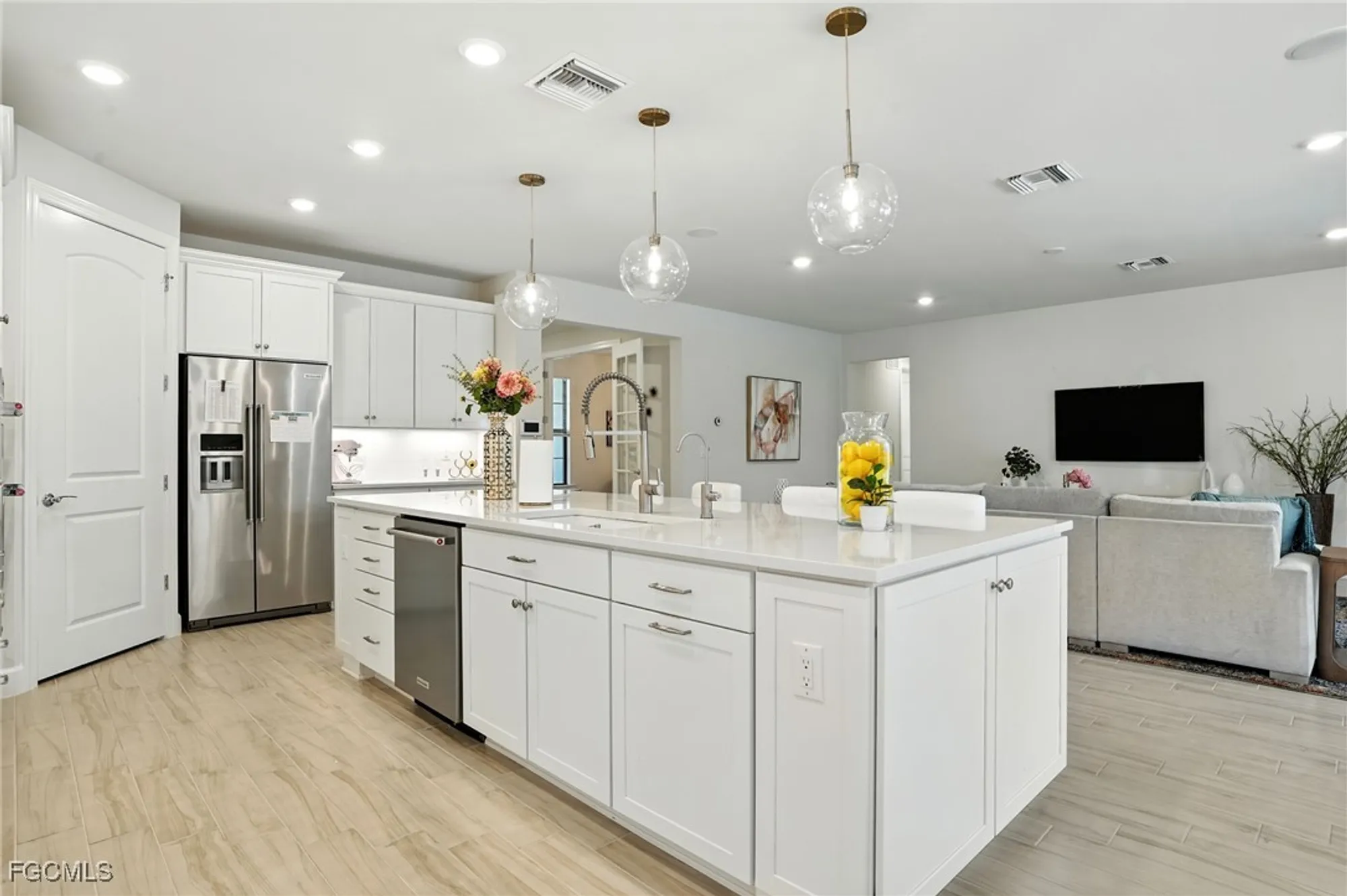 Property Slideshow image 9 of 38 | 12905 hadley ct, Fort Myers, FL, 33913