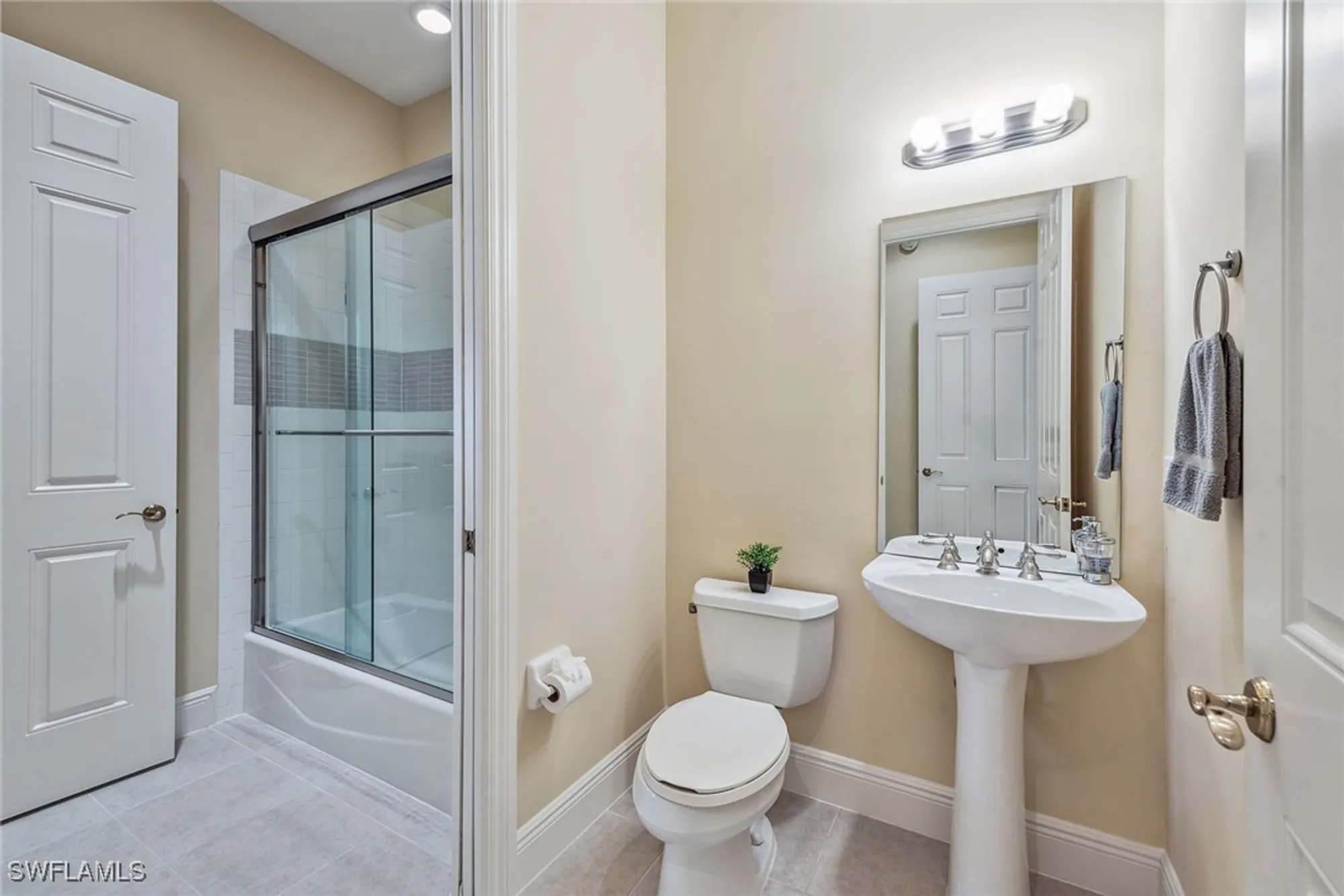Property Slideshow image 19 of 50 | 3189 aviamar cir 202, Naples, FL, 34114