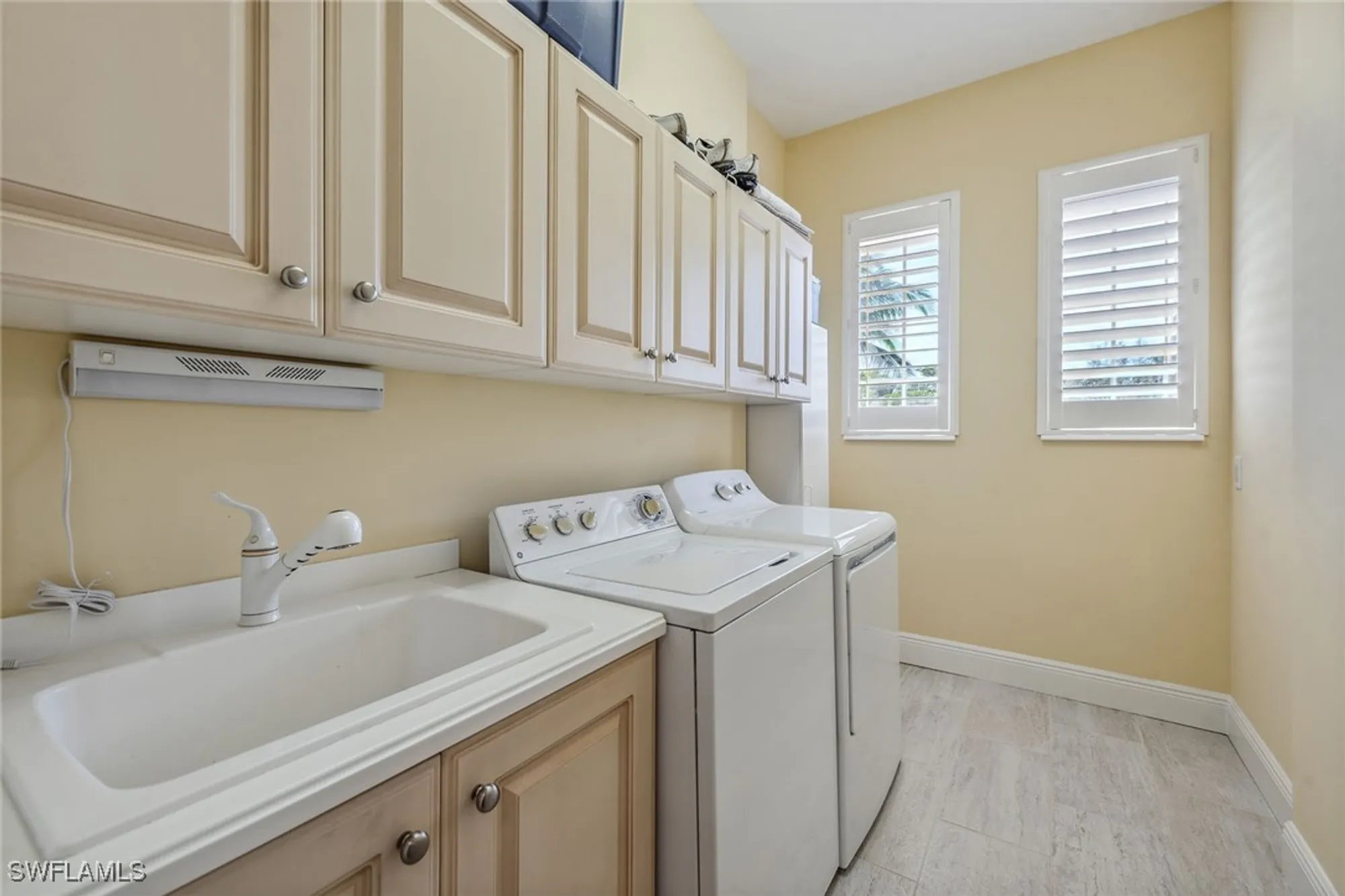 Property Slideshow image 23 of 50 | 3189 aviamar cir 202, Naples, FL, 34114