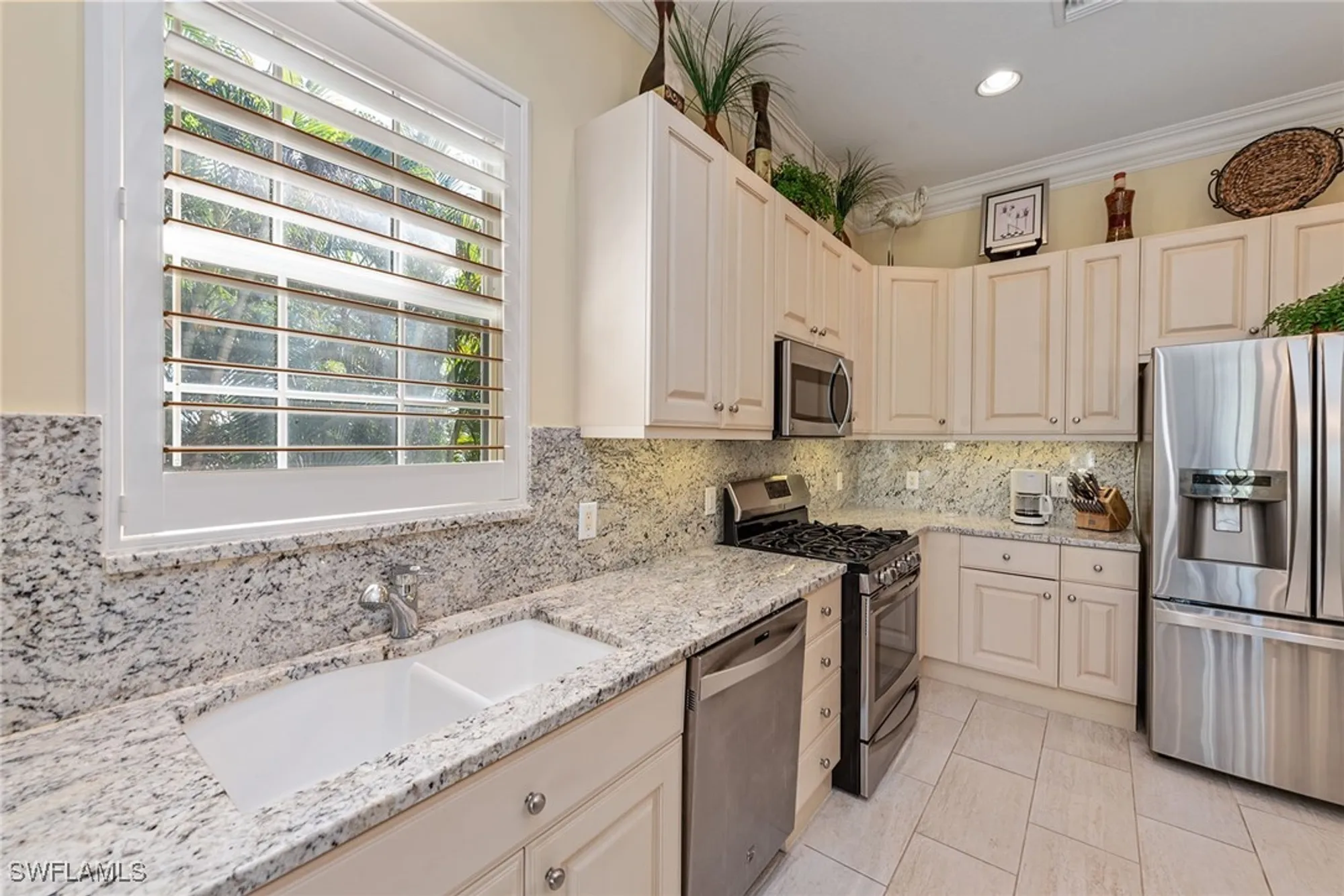 Property Slideshow image 9 of 50 | 3189 aviamar cir 202, Naples, FL, 34114