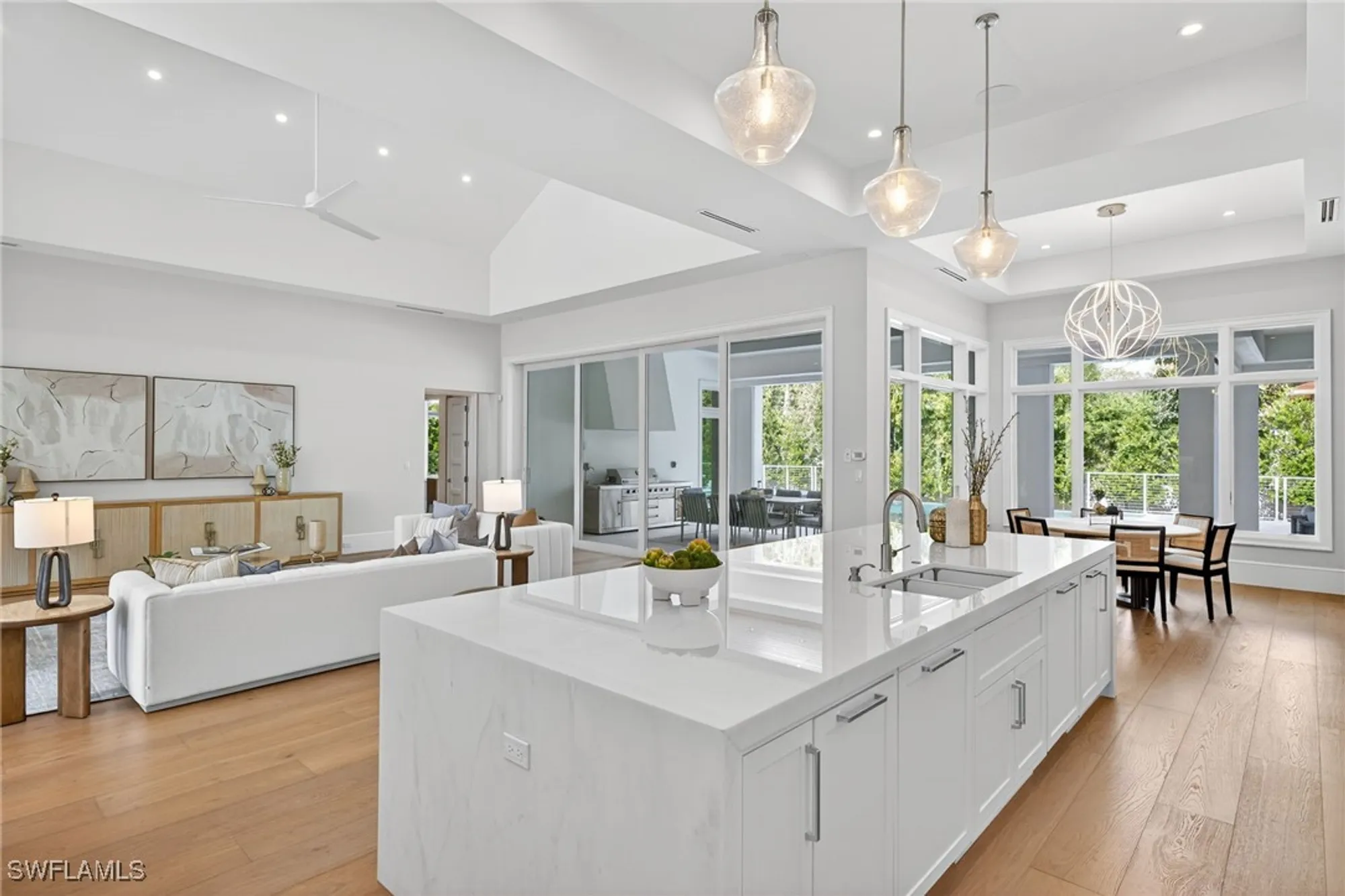 Property Slideshow image 15 of 37 | 375 bow line dr, Naples, FL, 34103