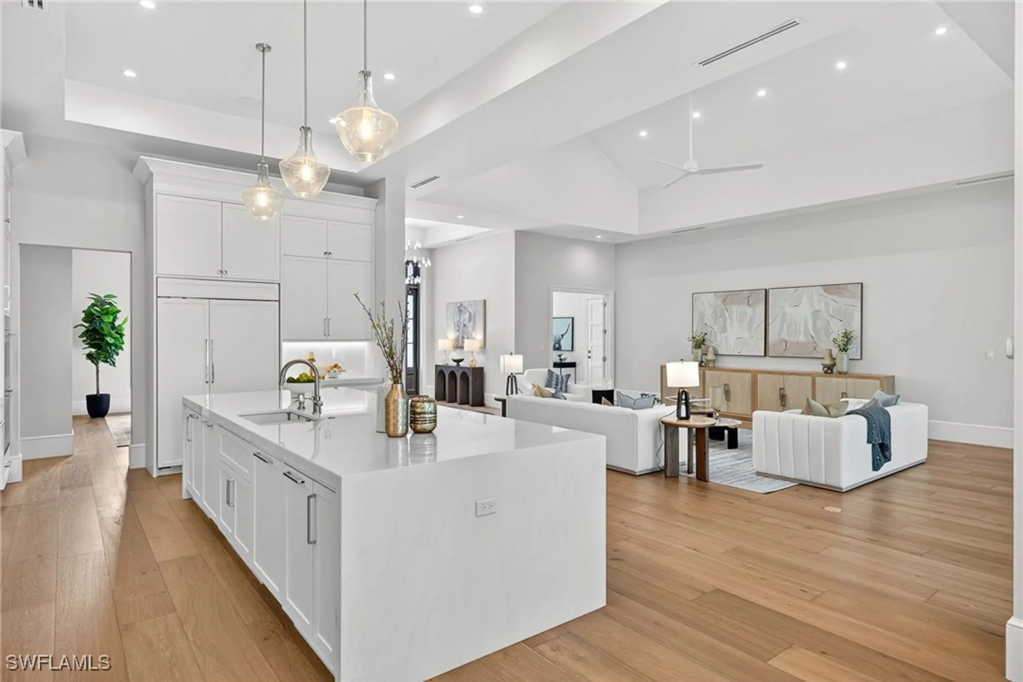 Property Slideshow image 16 of 37 | 375 bow line dr, Naples, FL, 34103