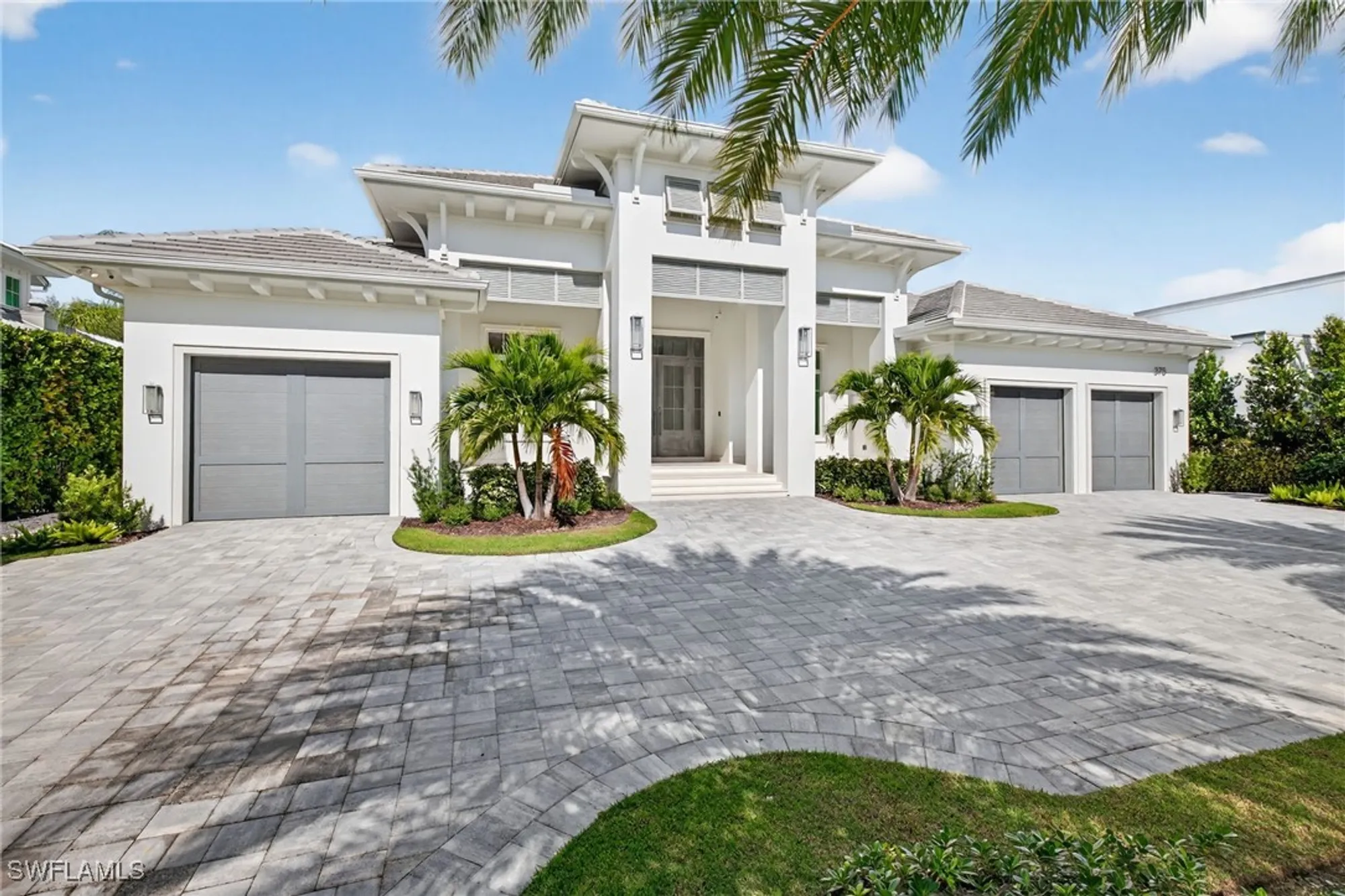 Property Slideshow image 1 of 37 | 375 bow line dr, Naples, FL, 34103