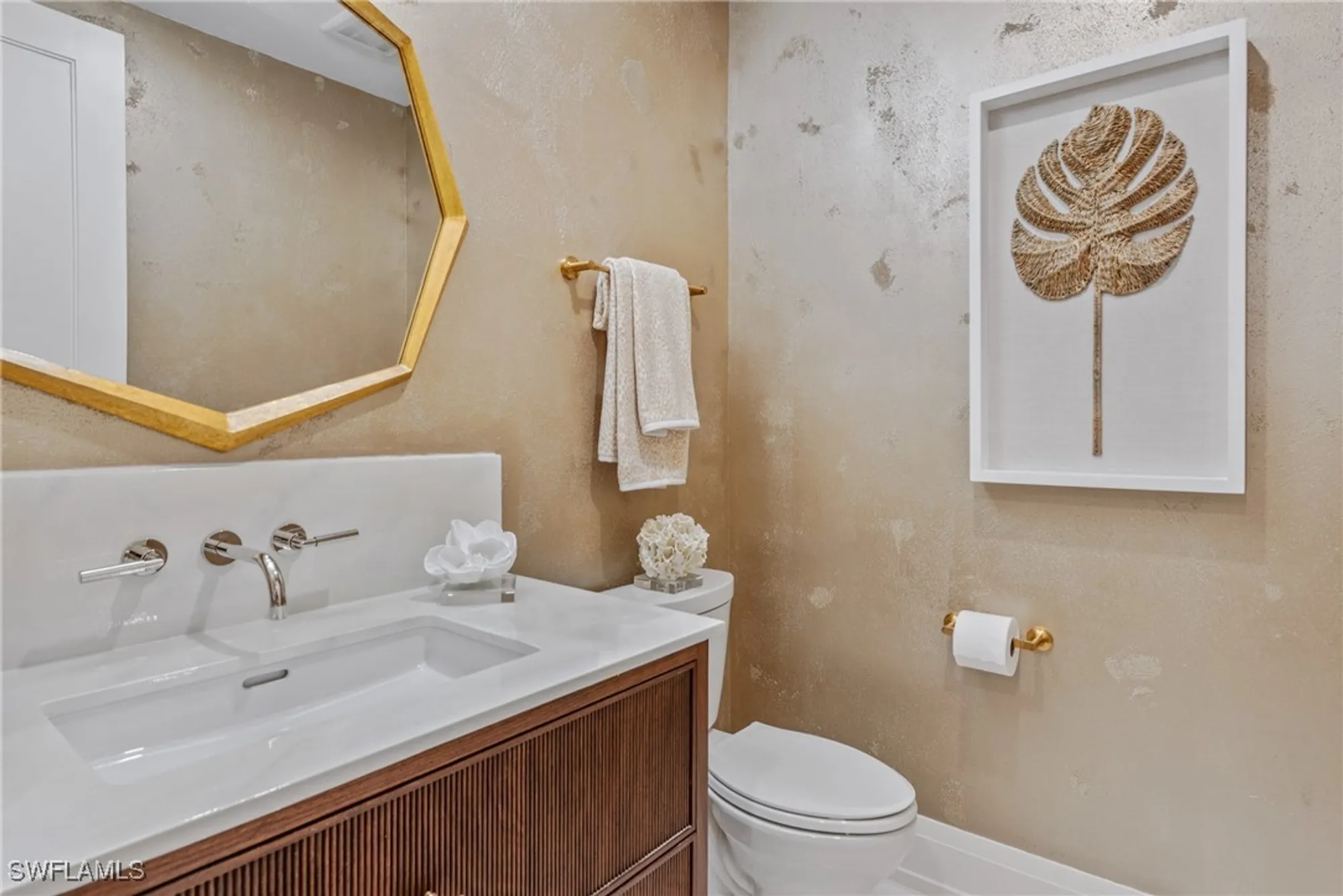 Property Slideshow image 32 of 46 | 1820 gulf shore blvd n unit 202, Naples, FL, 34102