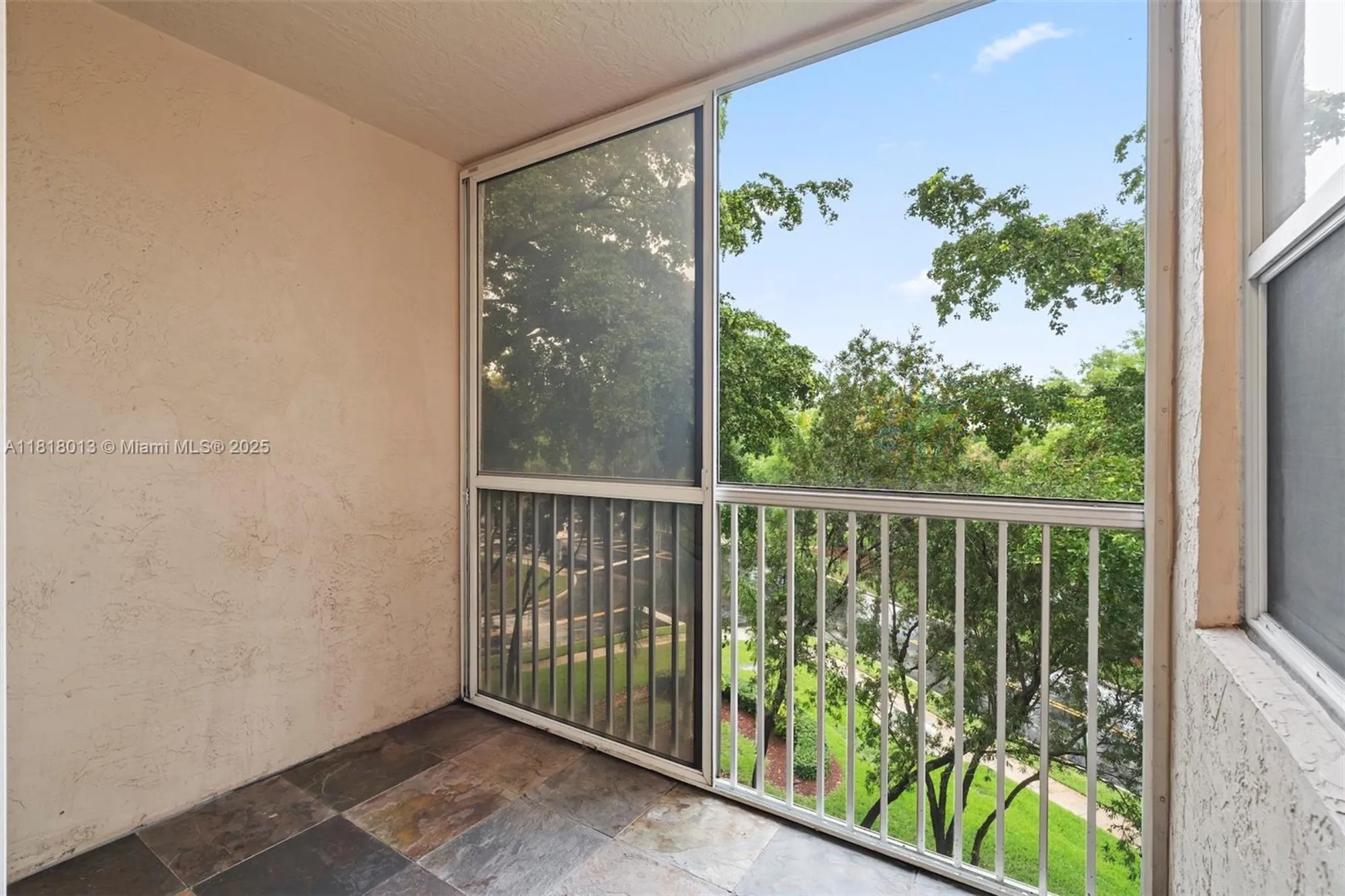 Property Slideshow image 14 of 39 | 9511 weldon cir g406, Tamarac, FL, 33321