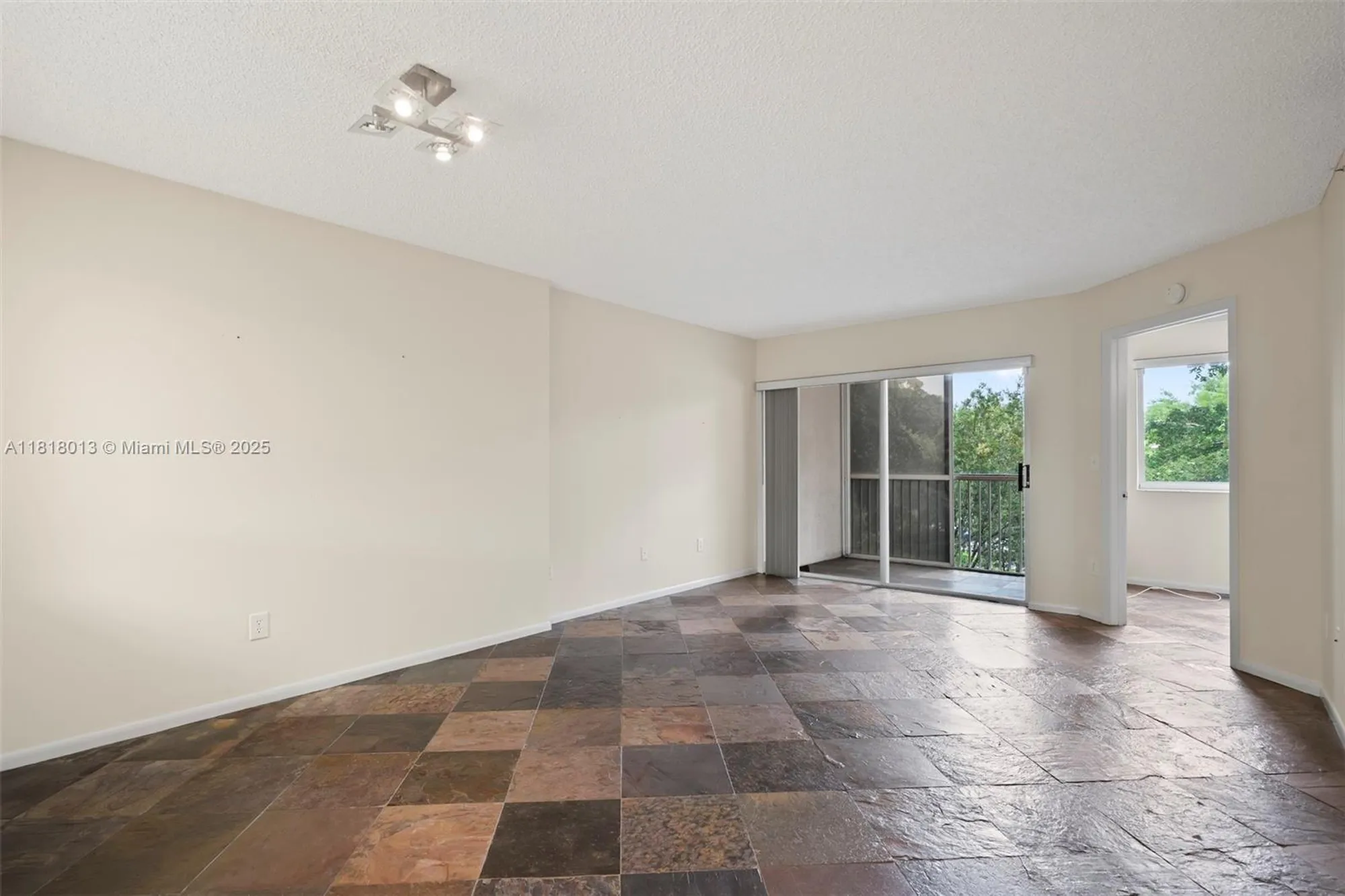 Property Slideshow image 10 of 39 | 9511 weldon cir g406, Tamarac, FL, 33321
