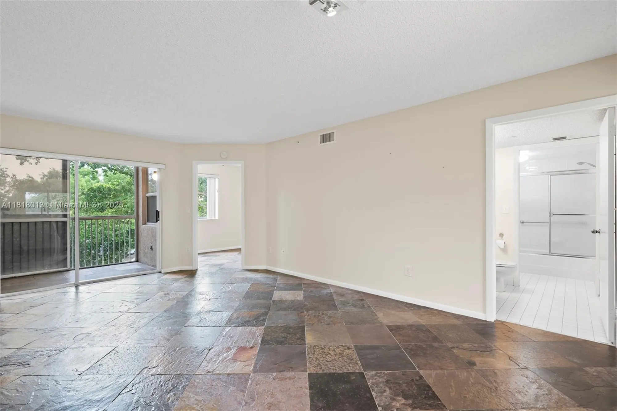 Property Slideshow image 11 of 39 | 9511 weldon cir g406, Tamarac, FL, 33321