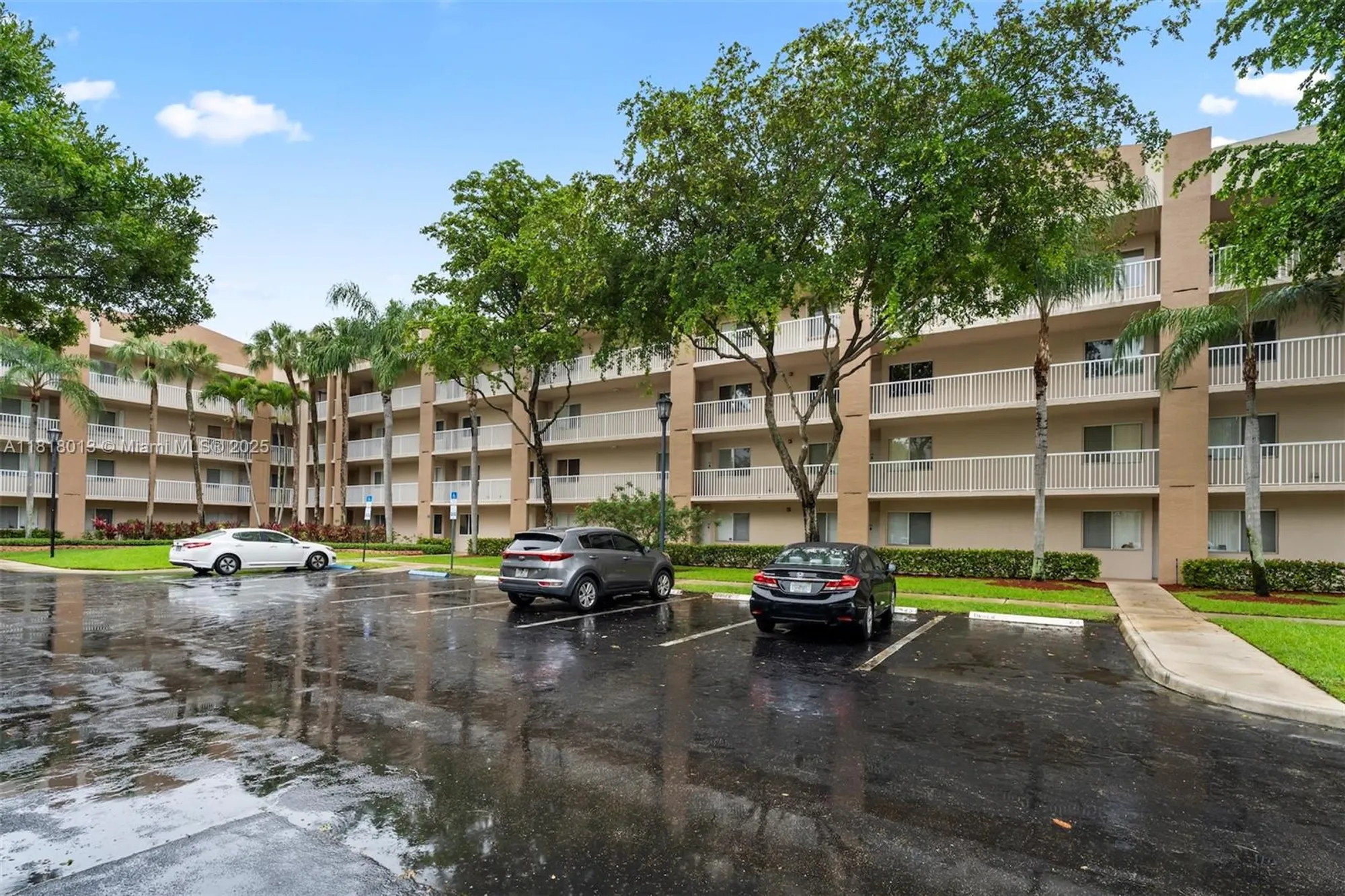 Property Slideshow image 35 of 39 | 9511 weldon cir g406, Tamarac, FL, 33321