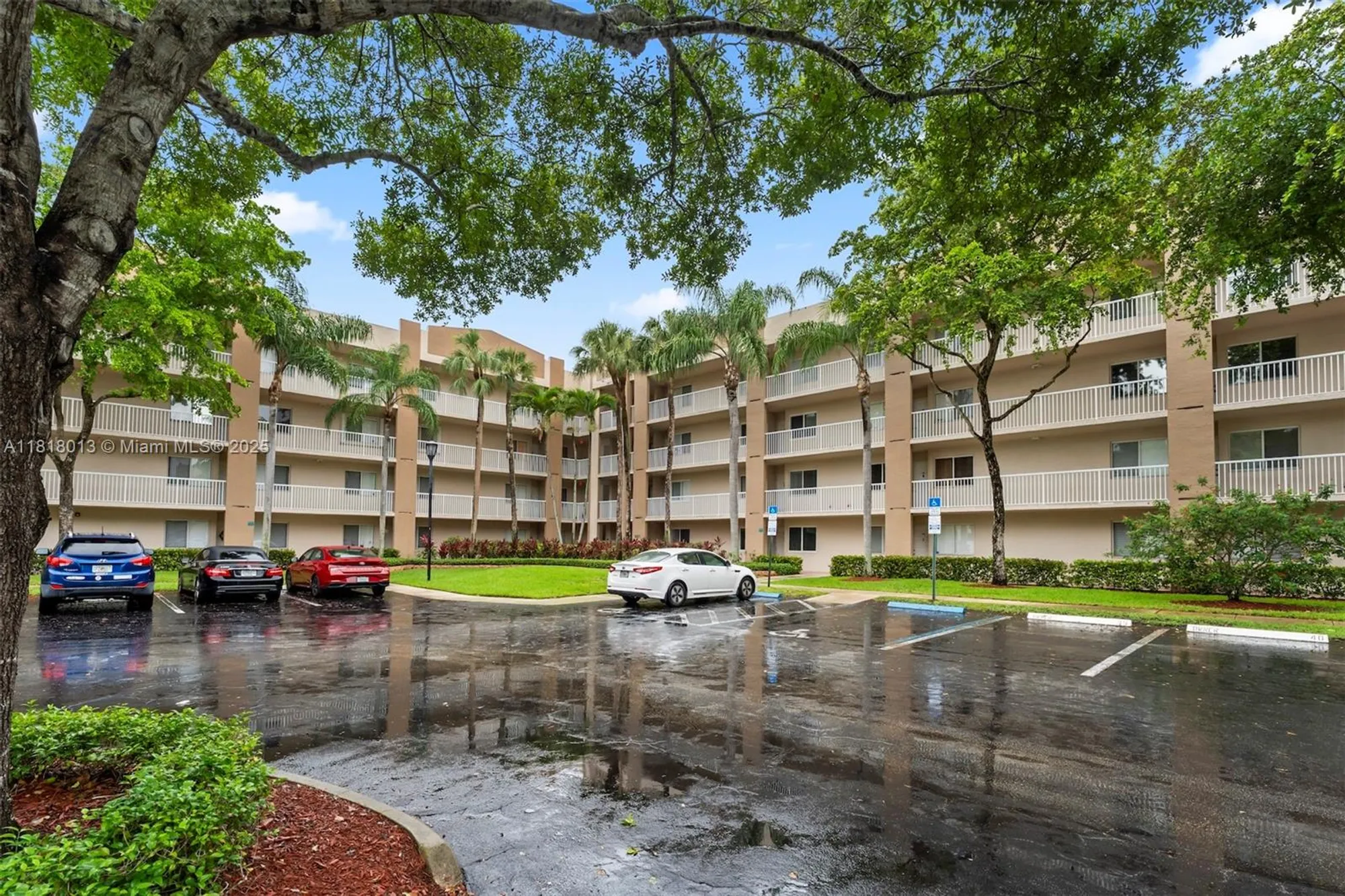 Property Slideshow image 36 of 39 | 9511 weldon cir g406, Tamarac, FL, 33321