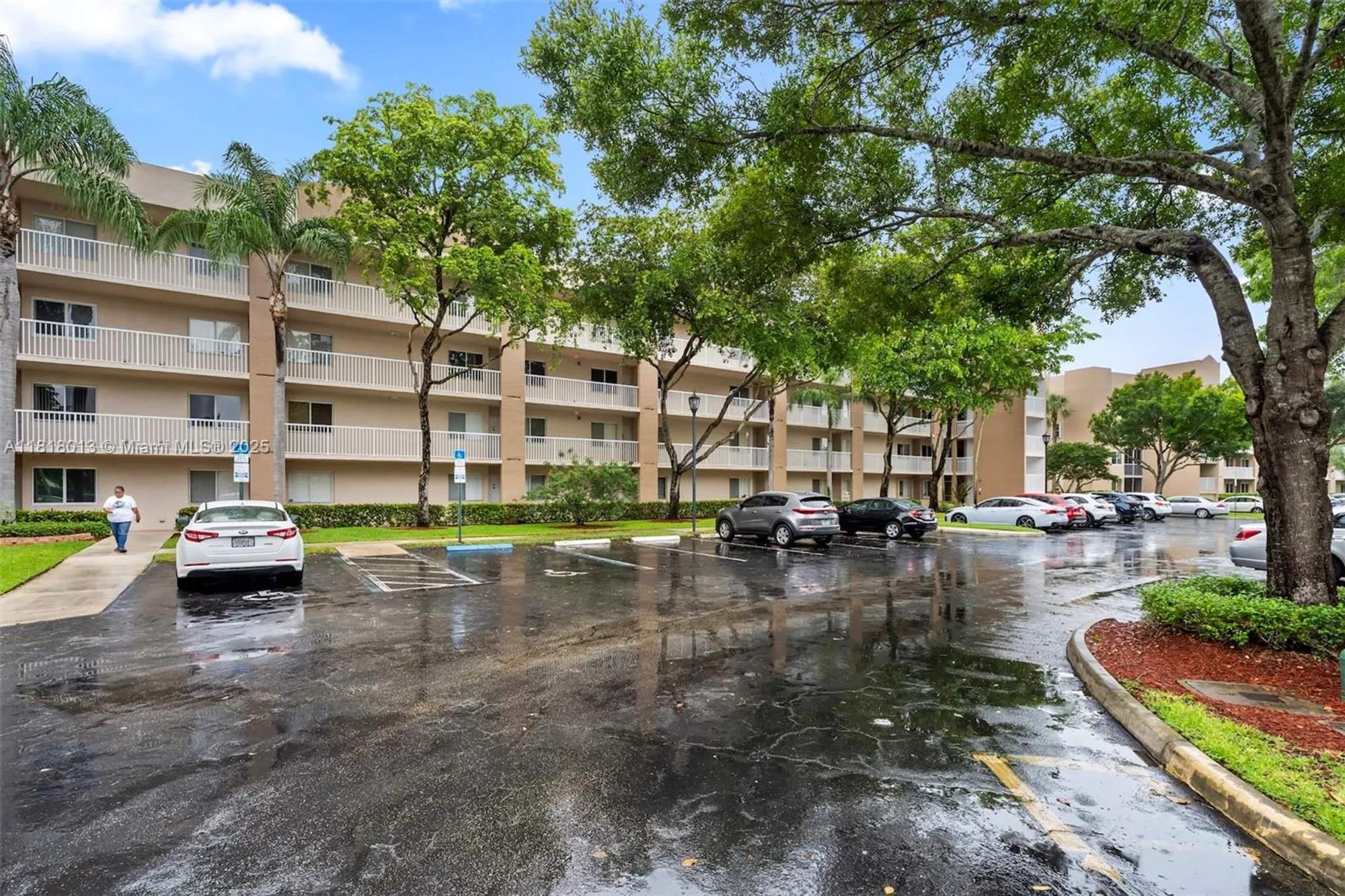 Property Slideshow image 37 of 39 | 9511 weldon cir g406, Tamarac, FL, 33321