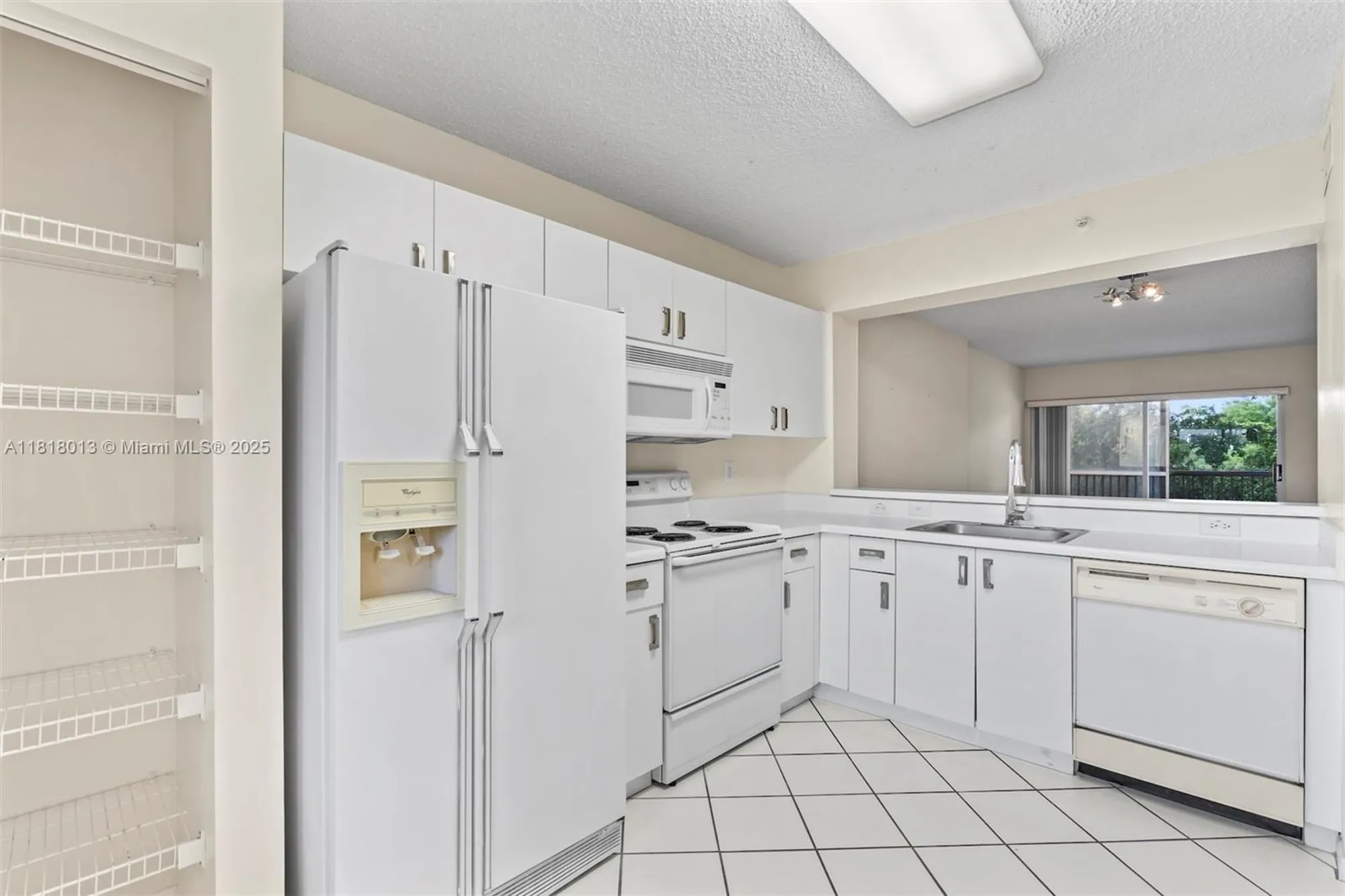 Property Slideshow image 3 of 39 | 9511 weldon cir g406, Tamarac, FL, 33321