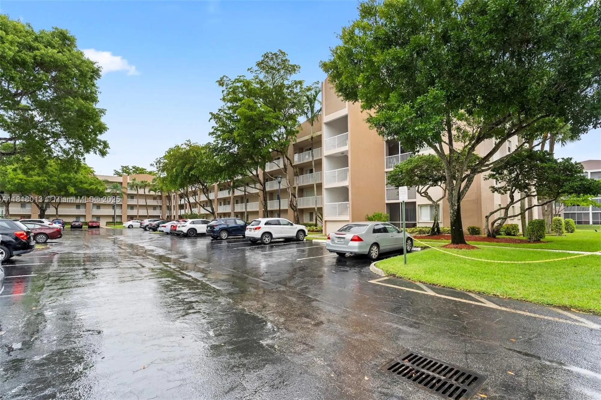 Property Slideshow image 33 of 39 | 9511 weldon cir g406, Tamarac, FL, 33321