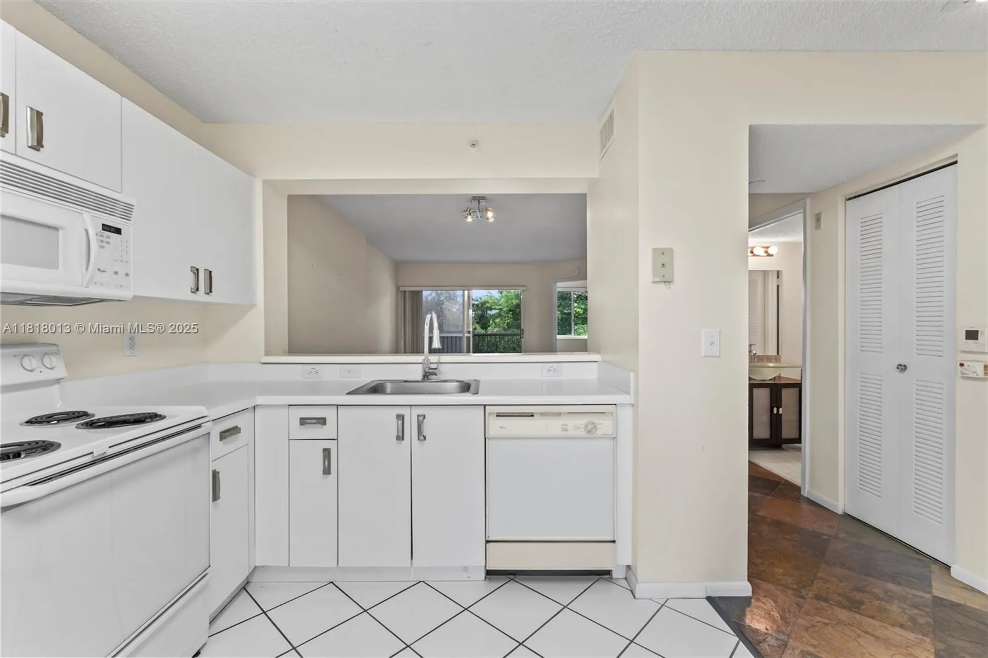 Property Slideshow image 5 of 39 | 9511 weldon cir g406, Tamarac, FL, 33321