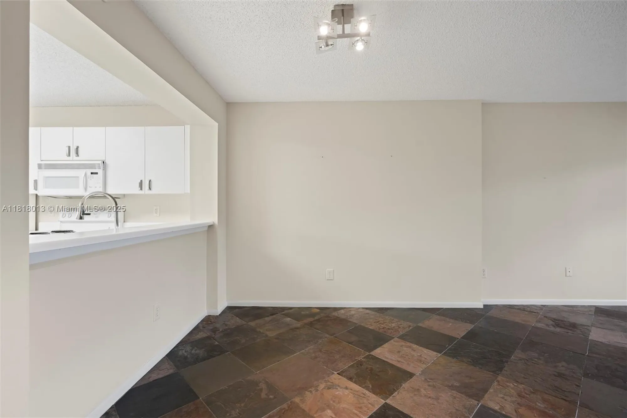 Property Slideshow image 9 of 39 | 9511 weldon cir g406, Tamarac, FL, 33321